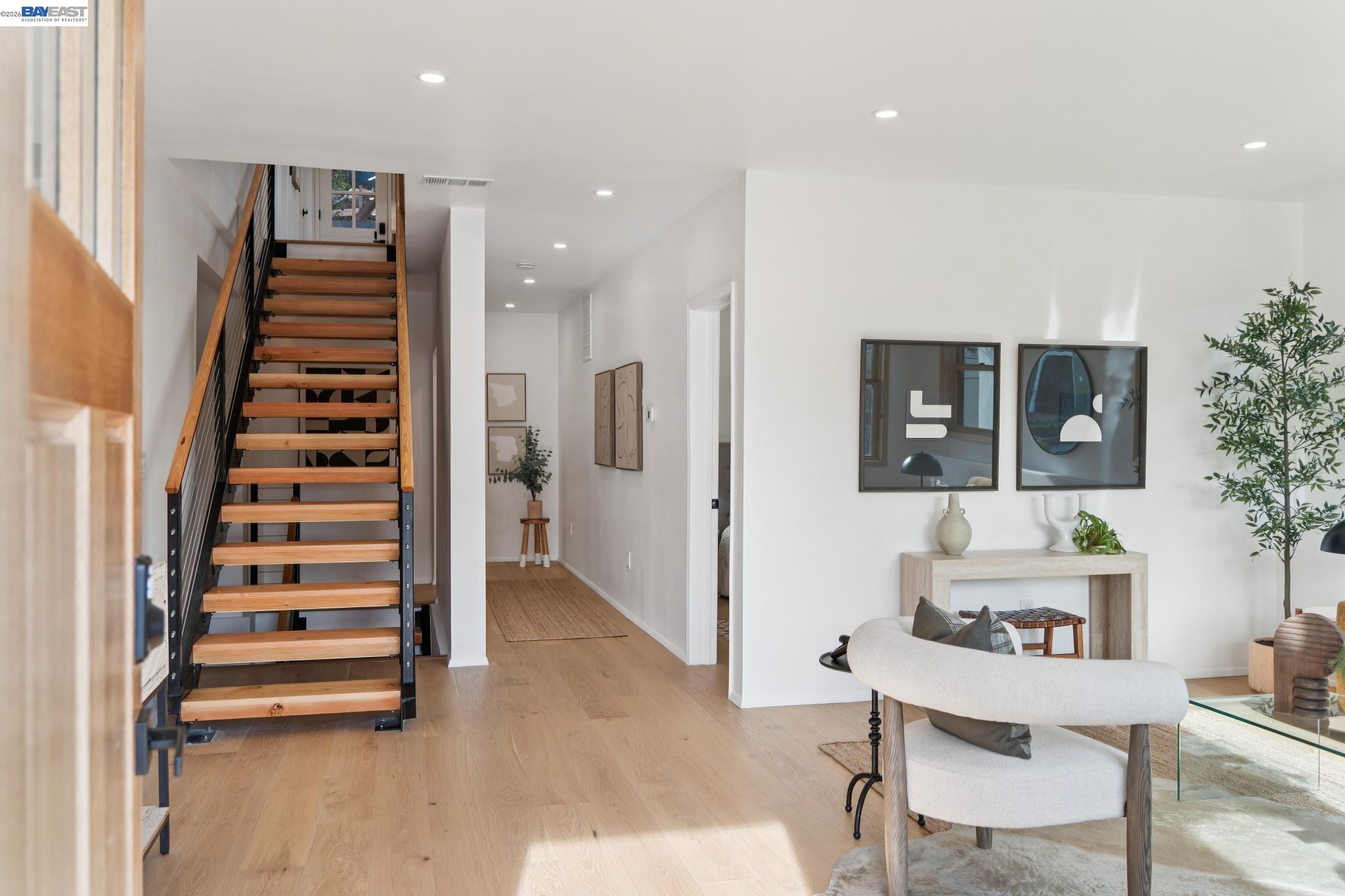 Detail Gallery Image 5 of 46 For 546 Weldon Ave, Oakland,  CA 94610 - 3 Beds | 3 Baths