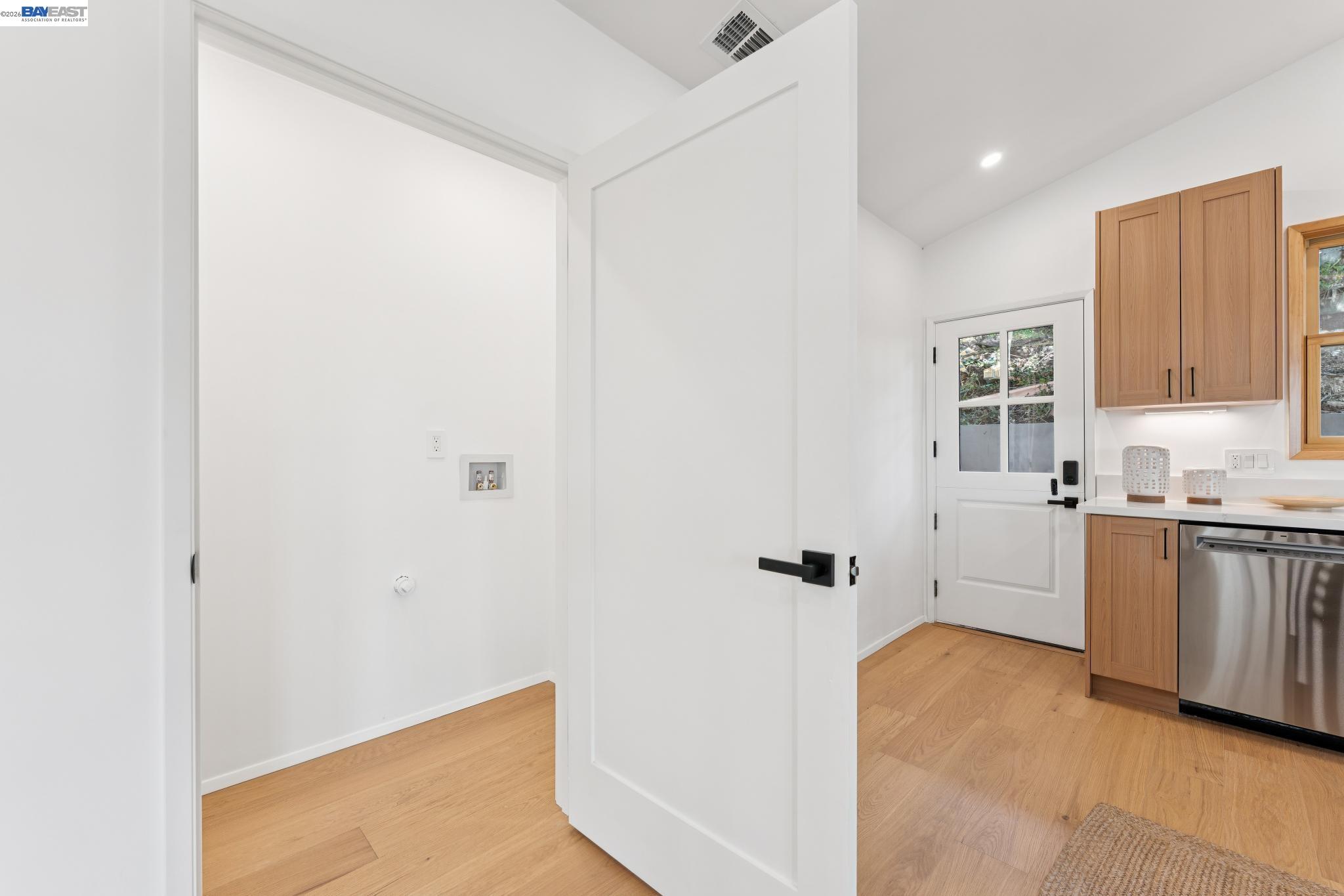 Detail Gallery Image 41 of 46 For 546 Weldon Ave, Oakland,  CA 94610 - 3 Beds | 3 Baths