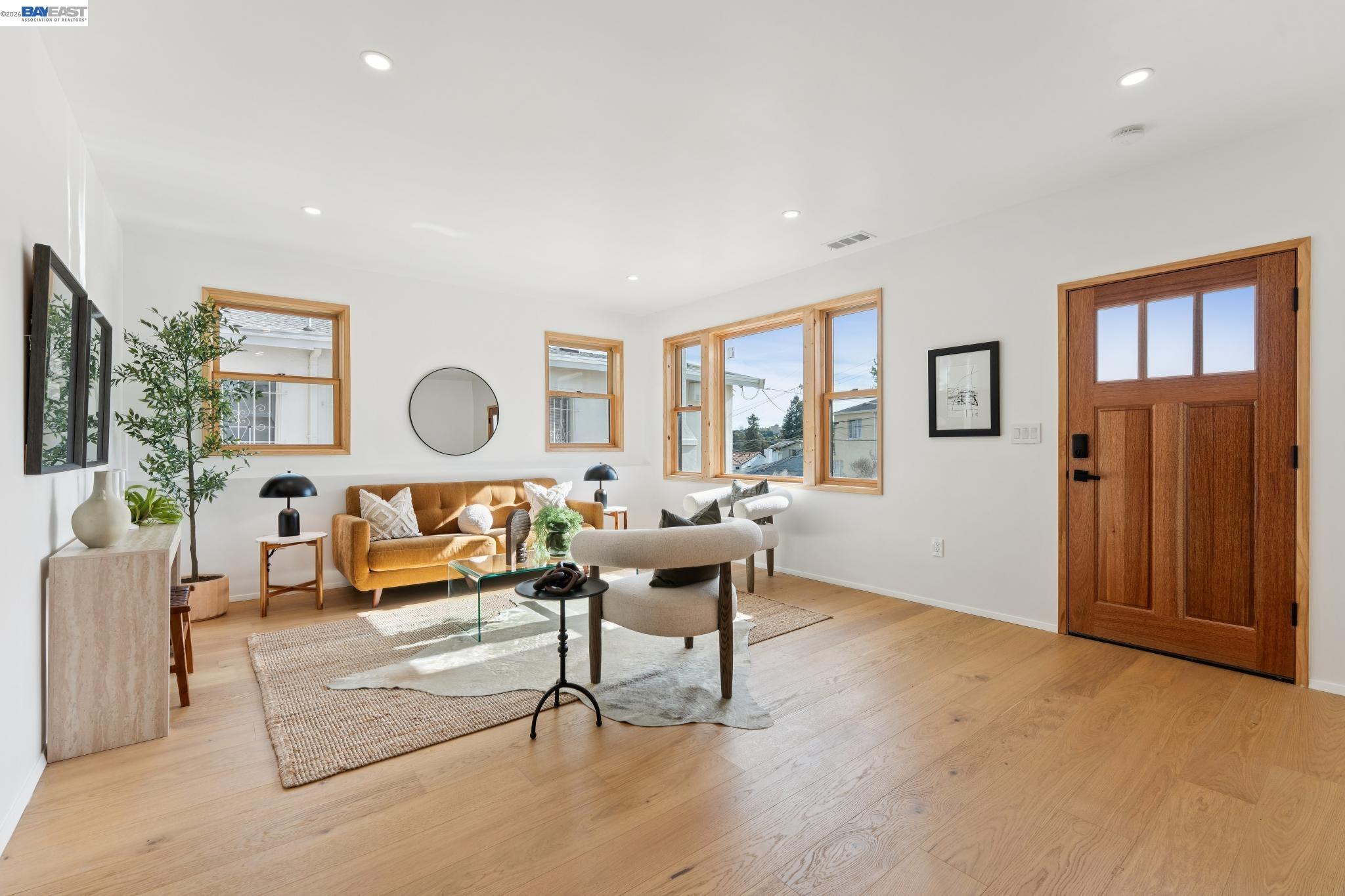 Detail Gallery Image 8 of 46 For 546 Weldon Ave, Oakland,  CA 94610 - 3 Beds | 3 Baths