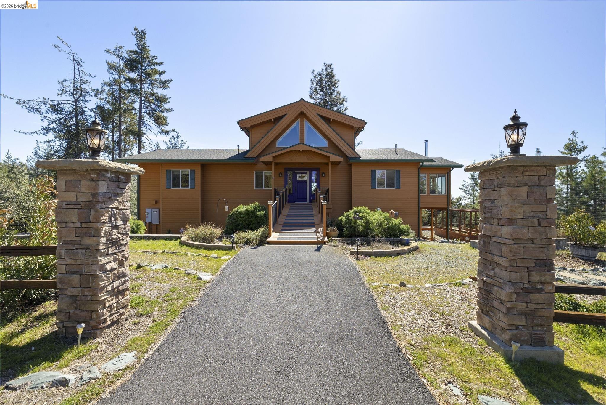 Detail Gallery Image 13 of 60 For 6064 Heron Dr., Coulterville,  CA 95311-9595 - 3 Beds | 3 Baths