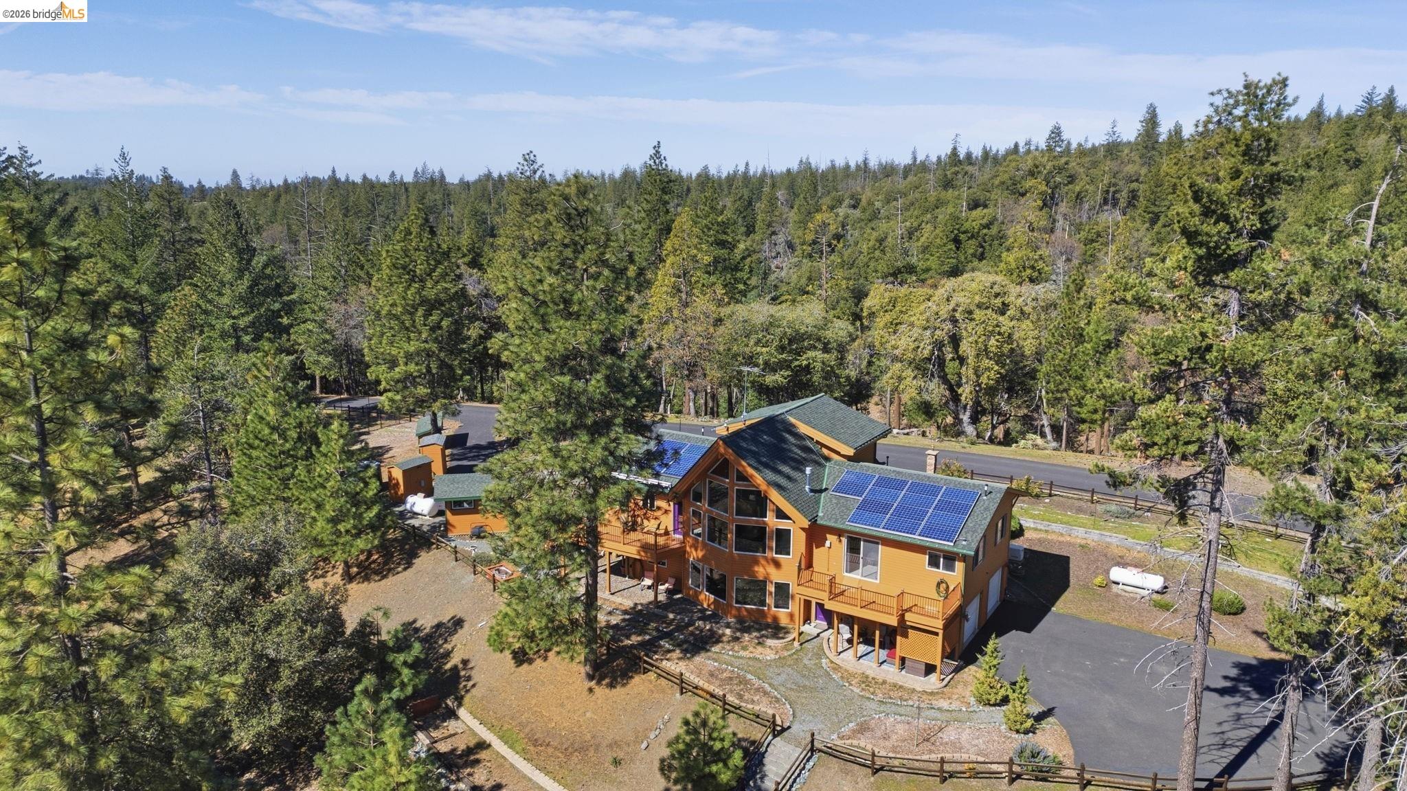 Detail Gallery Image 4 of 60 For 6064 Heron Dr., Coulterville,  CA 95311-9595 - 3 Beds | 3 Baths