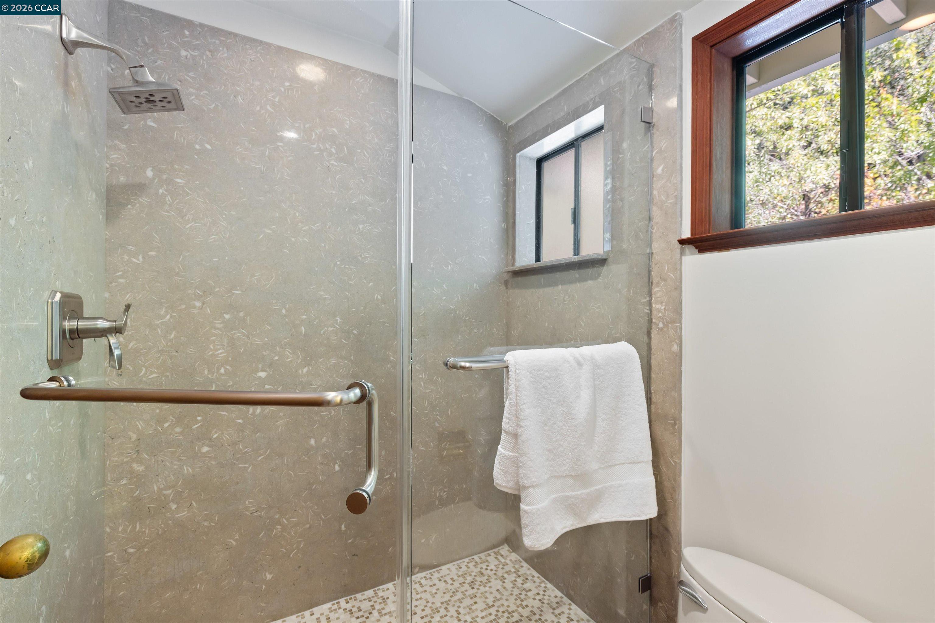 Detail Gallery Image 35 of 44 For 39 Mira Loma Rd, Orinda,  CA 94563 - 4 Beds | 3 Baths