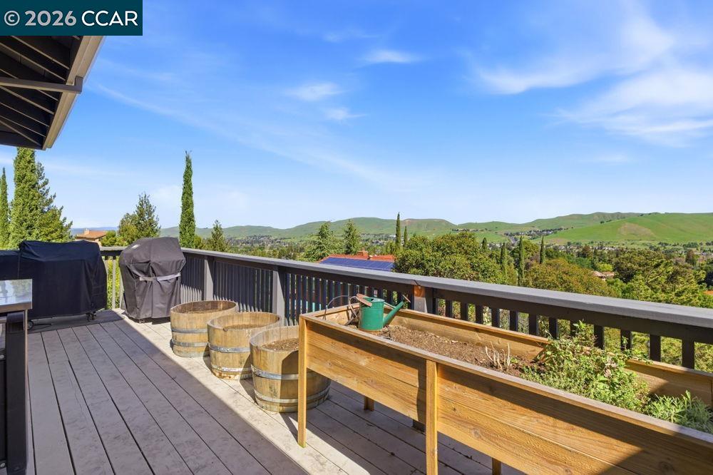 Detail Gallery Image 14 of 40 For 5795 Lewis Way, Concord,  CA 94521 - 4 Beds | 2 Baths