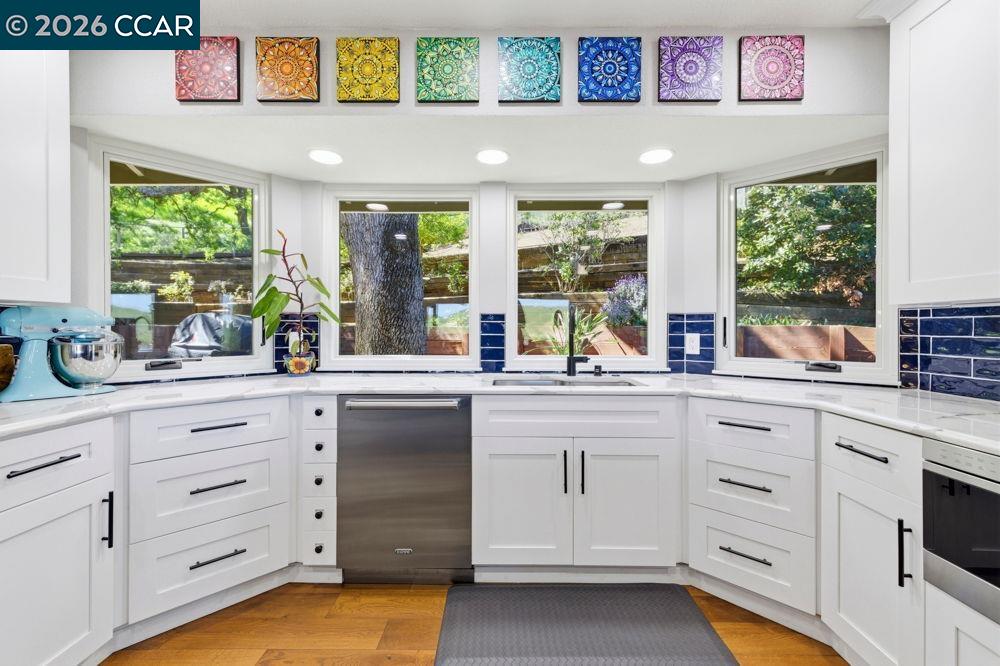 Detail Gallery Image 4 of 40 For 5795 Lewis Way, Concord,  CA 94521 - 4 Beds | 2 Baths