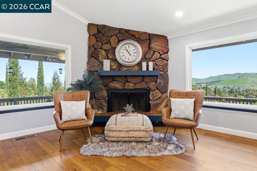 Detail Gallery Image 8 of 40 For 5795 Lewis Way, Concord,  CA 94521 - 4 Beds | 2 Baths