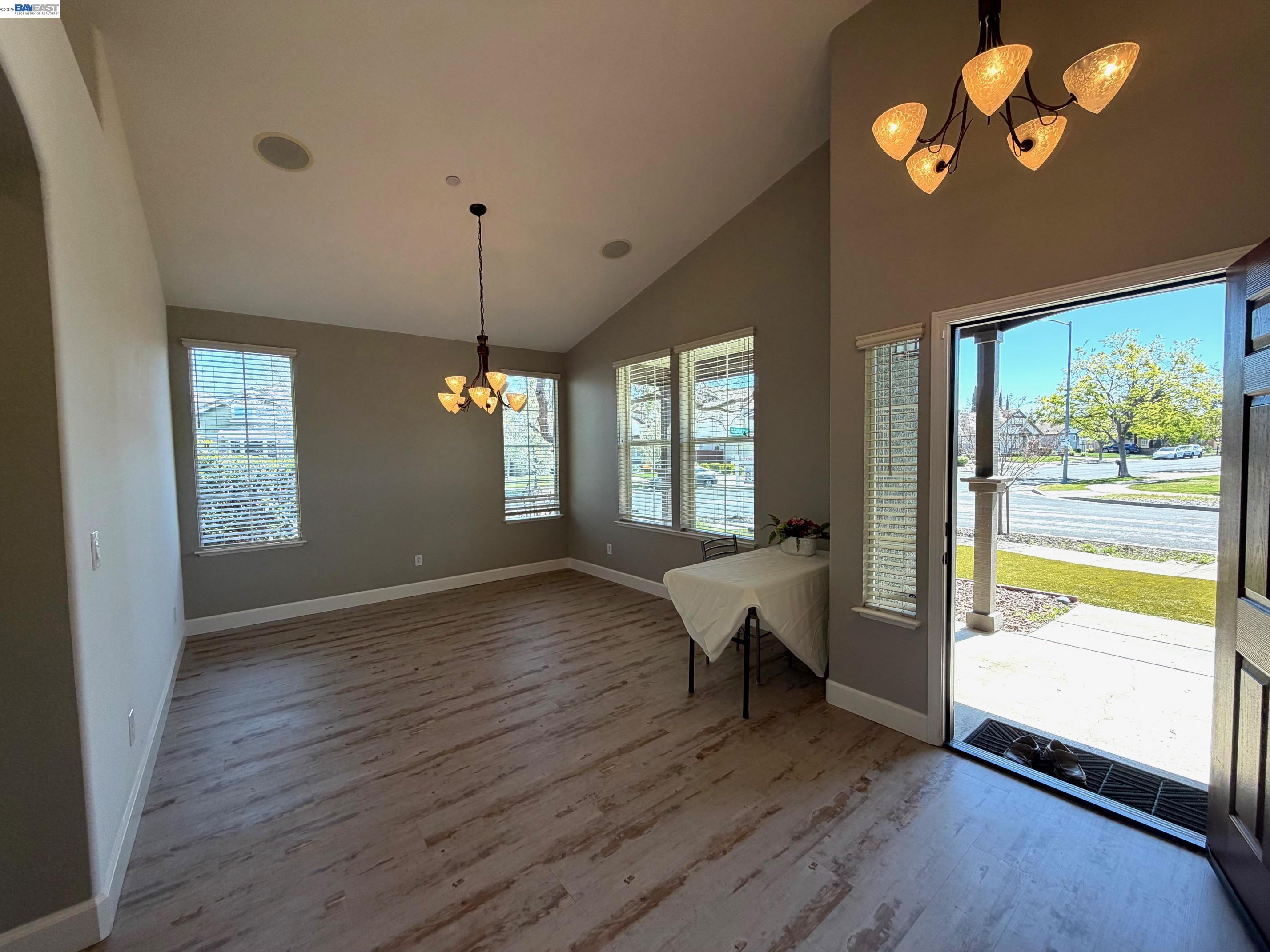 Detail Gallery Image 5 of 34 For 6492 Altamar Circle, Livermore,  CA 94551 - 3 Beds | 2 Baths