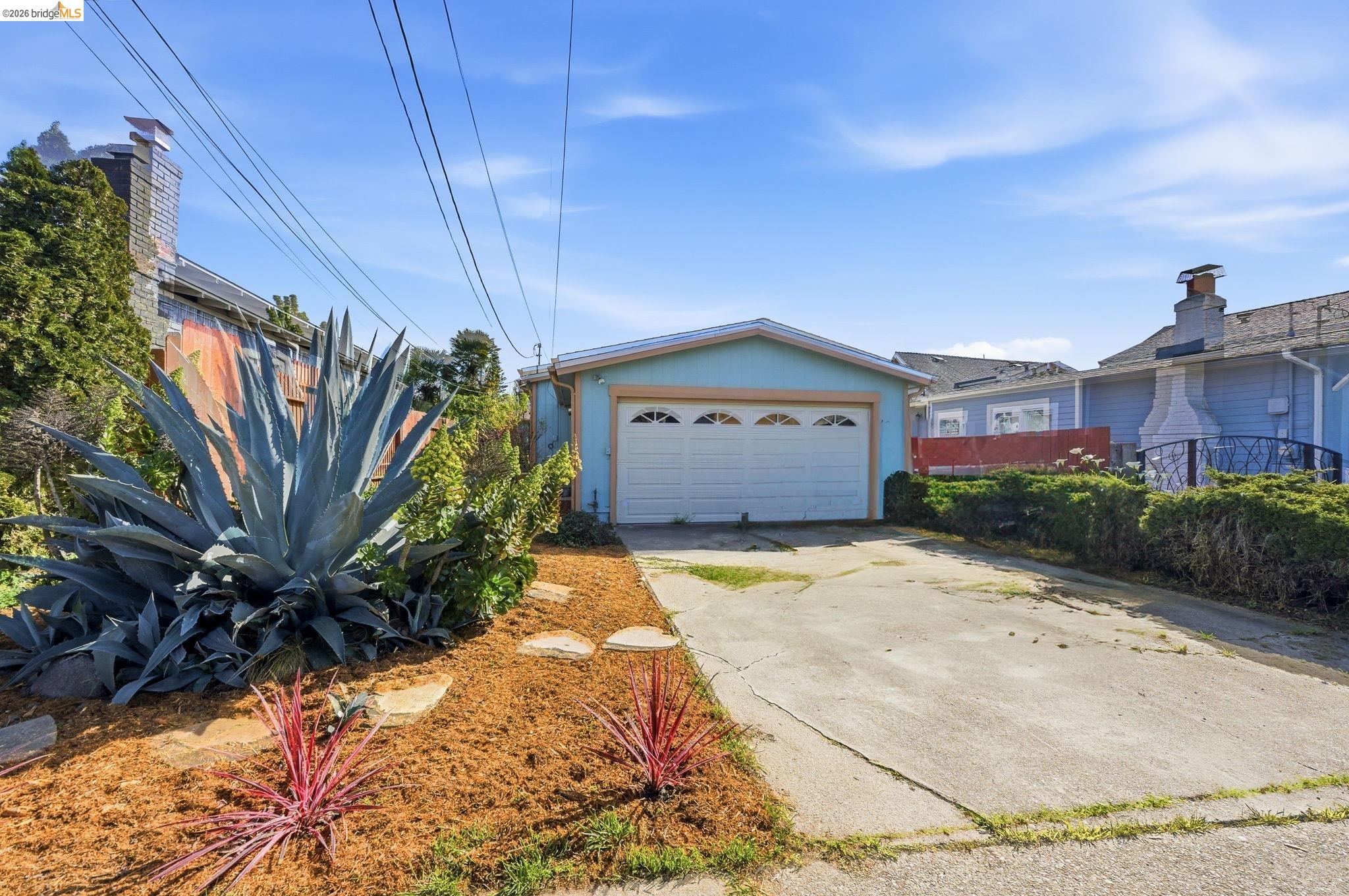 Detail Gallery Image 2 of 12 For 1530 Stuart St, Berkeley,  CA 94703 - 4 Beds | 3 Baths