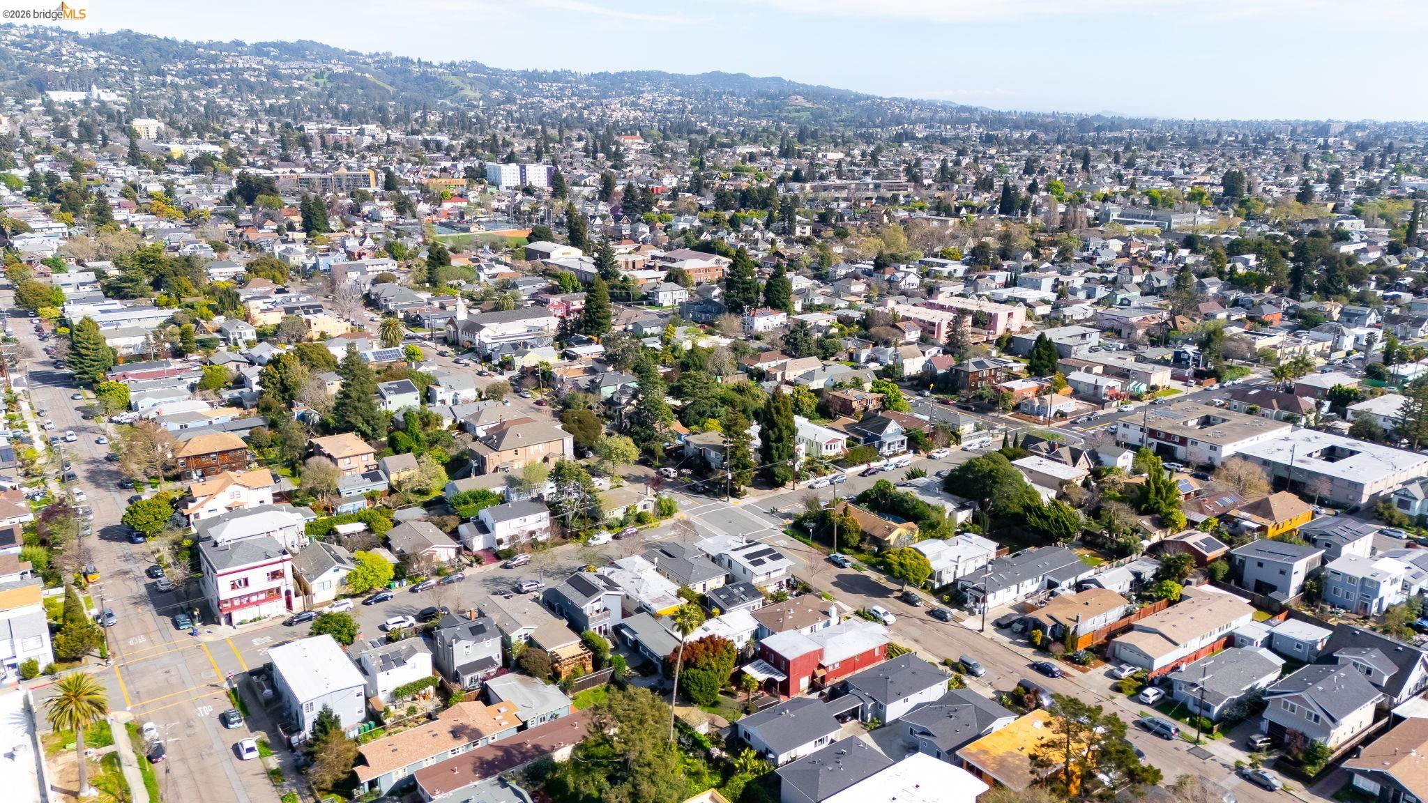 Detail Gallery Image 12 of 12 For 1530 Stuart St, Berkeley,  CA 94703 - 4 Beds | 3 Baths