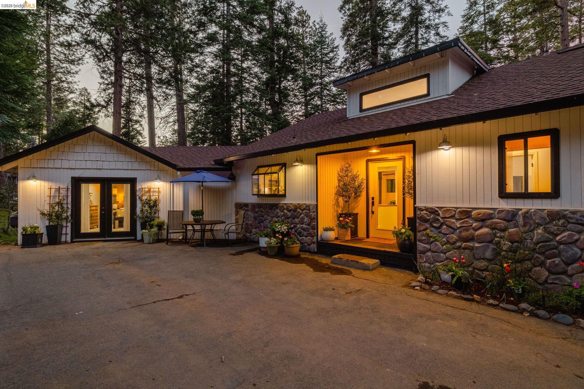 Detail Gallery Image 3 of 40 For 19565 Wanita Ln, Twain Harte,  CA 95383 - 3 Beds | 2 Baths