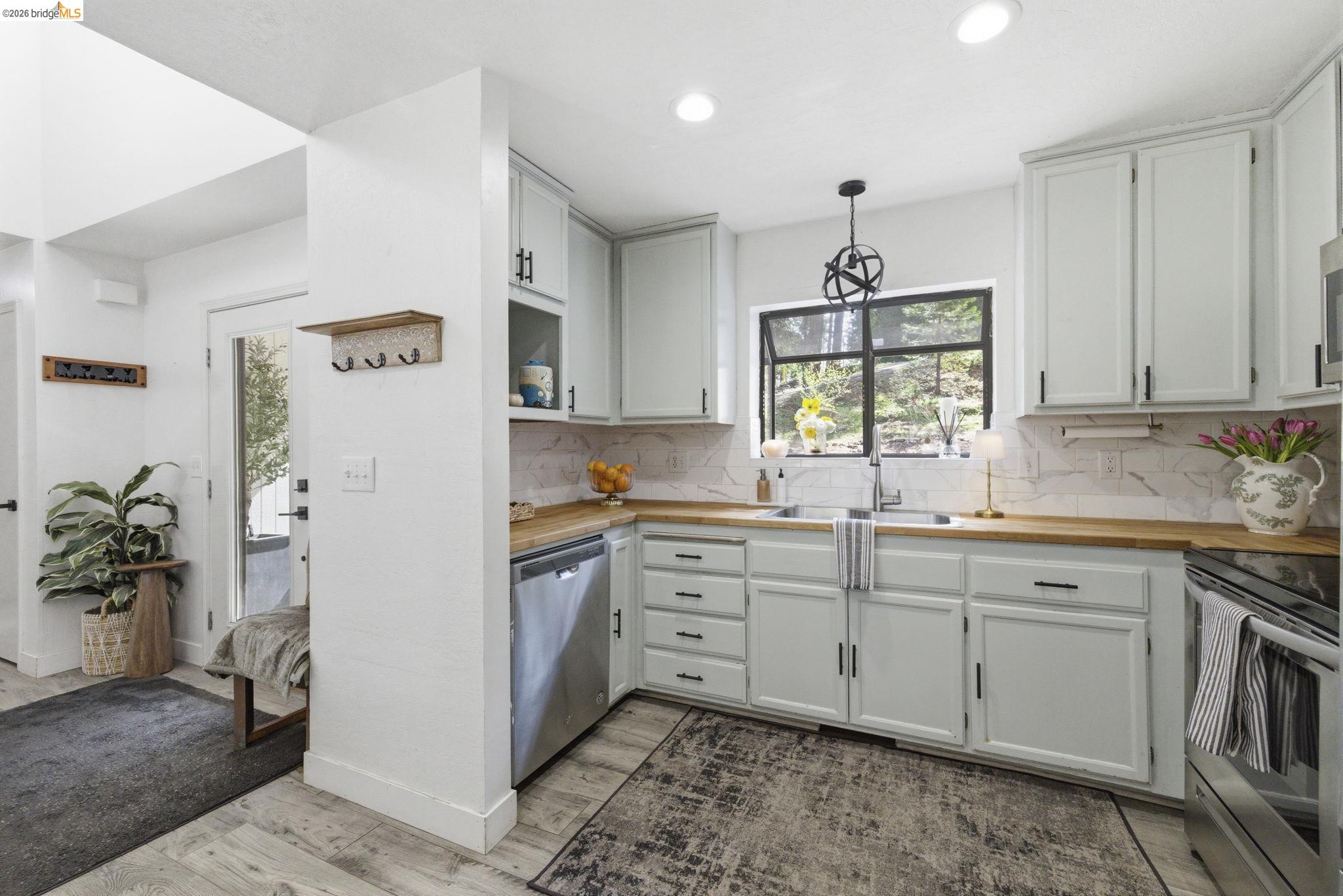 Detail Gallery Image 7 of 40 For 19565 Wanita Ln, Twain Harte,  CA 95383 - 3 Beds | 2 Baths