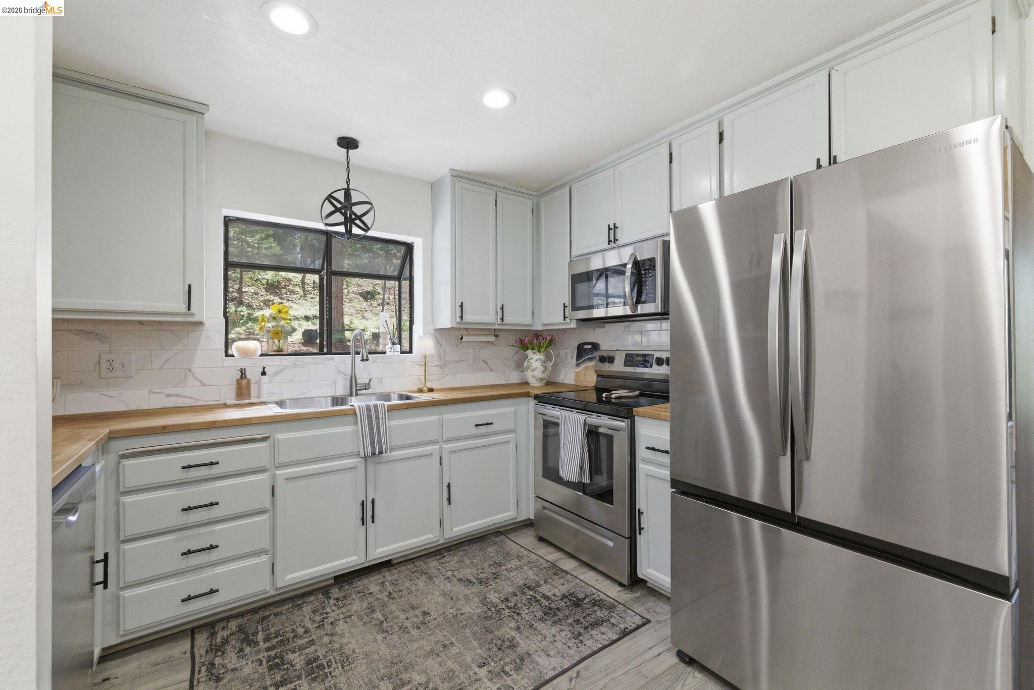 Detail Gallery Image 8 of 40 For 19565 Wanita Ln, Twain Harte,  CA 95383 - 3 Beds | 2 Baths