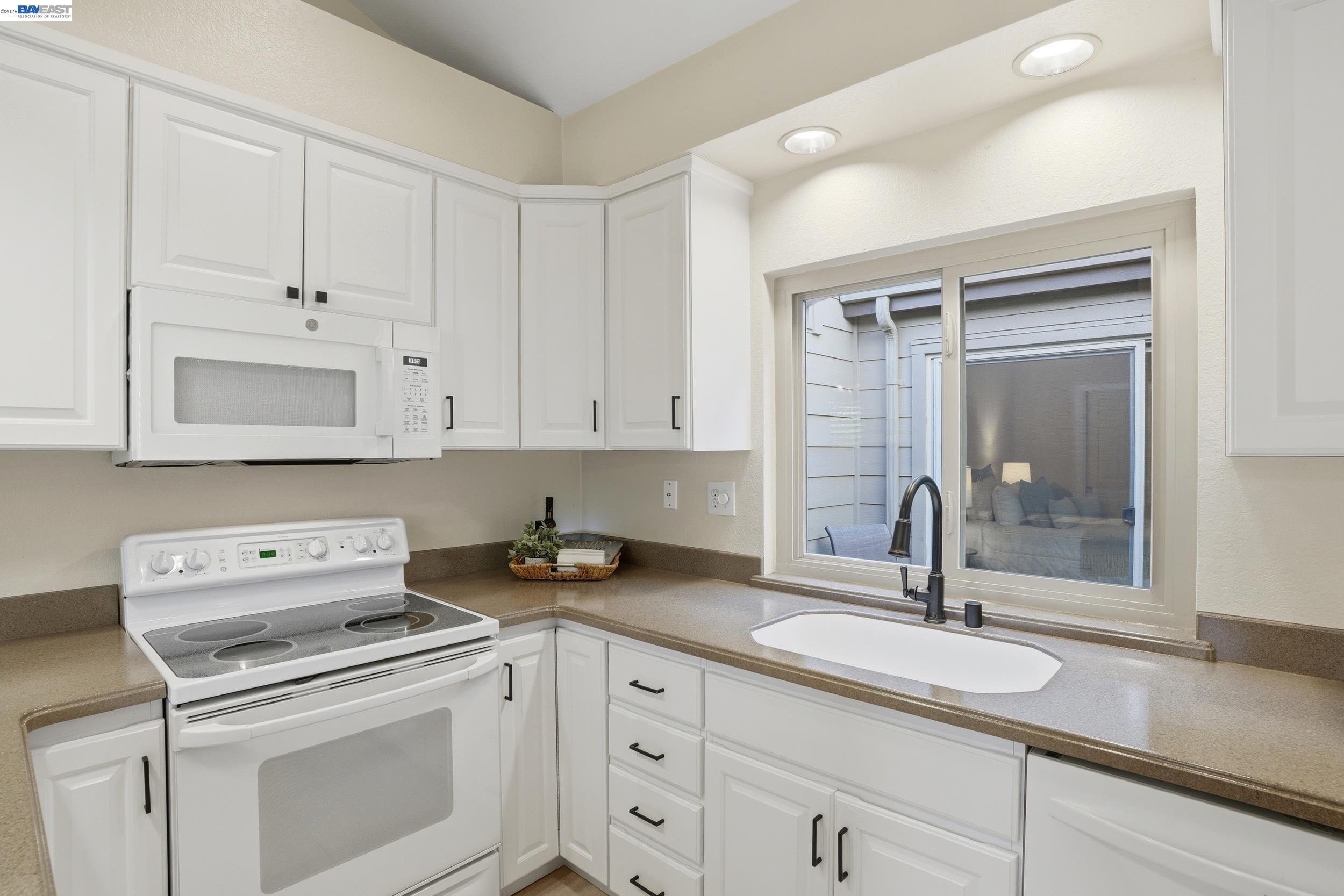 Photo #8: 41127418 Listing: Photo #8