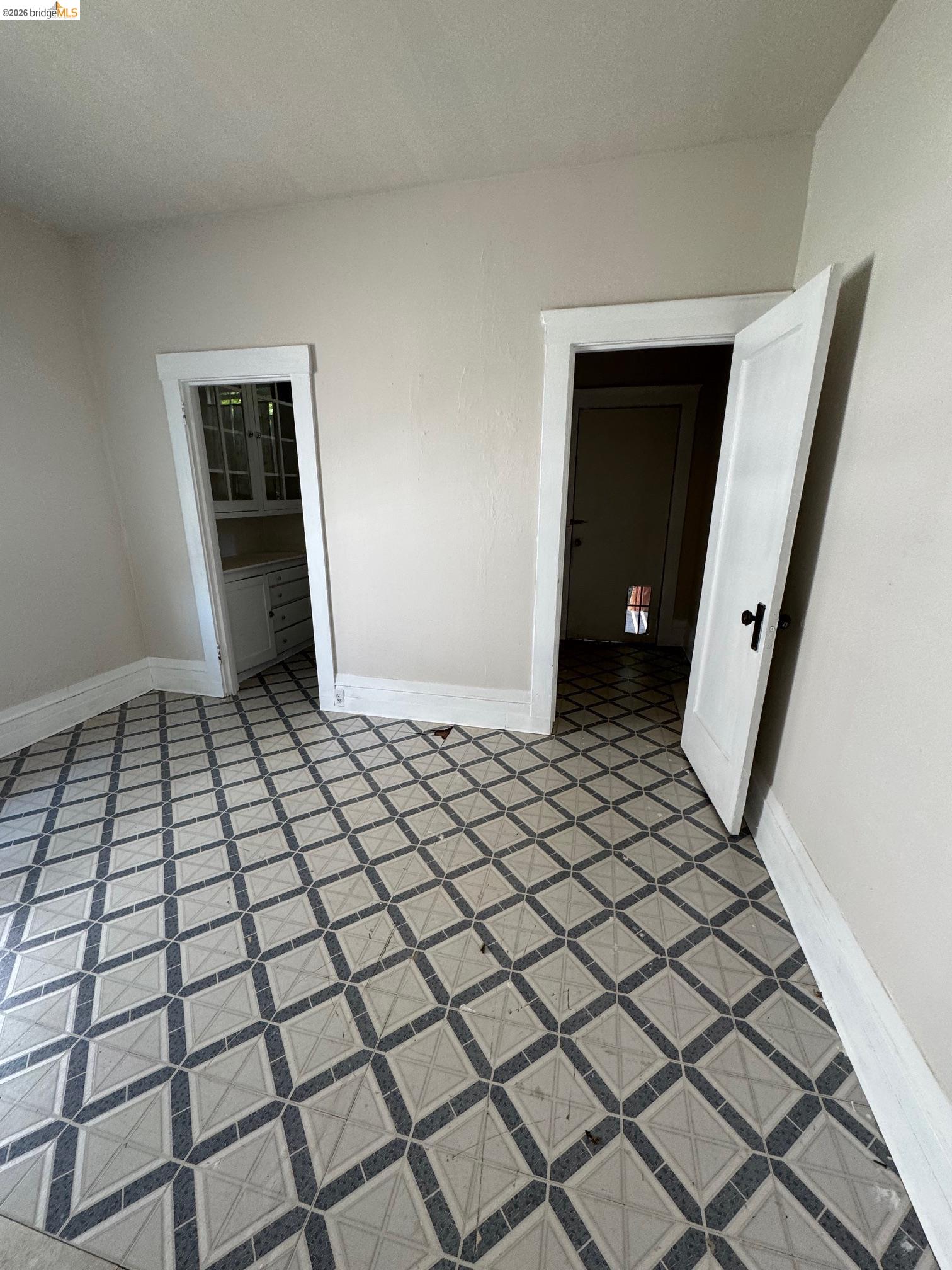 Detail Gallery Image 7 of 15 For 1626 12th St, Oakland,  CA 94607 - – Beds | – Baths