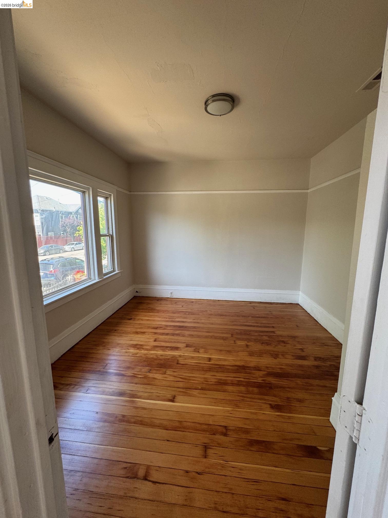 Detail Gallery Image 8 of 15 For 1626 12th St, Oakland,  CA 94607 - – Beds | – Baths