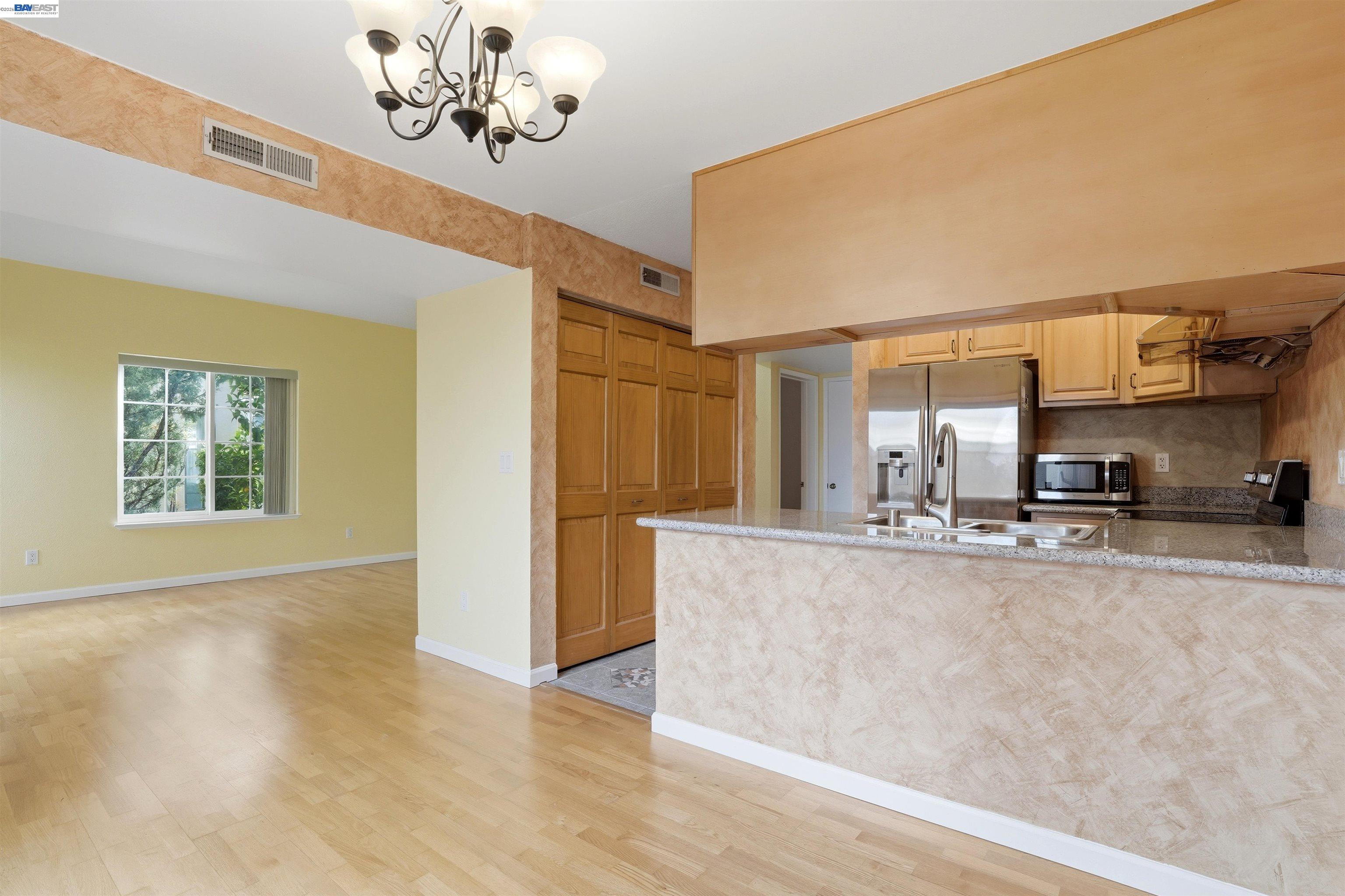 Detail Gallery Image 15 of 48 For 685 Palomino Dr #D,  Pleasanton,  CA 94566 - 2 Beds | 2 Baths