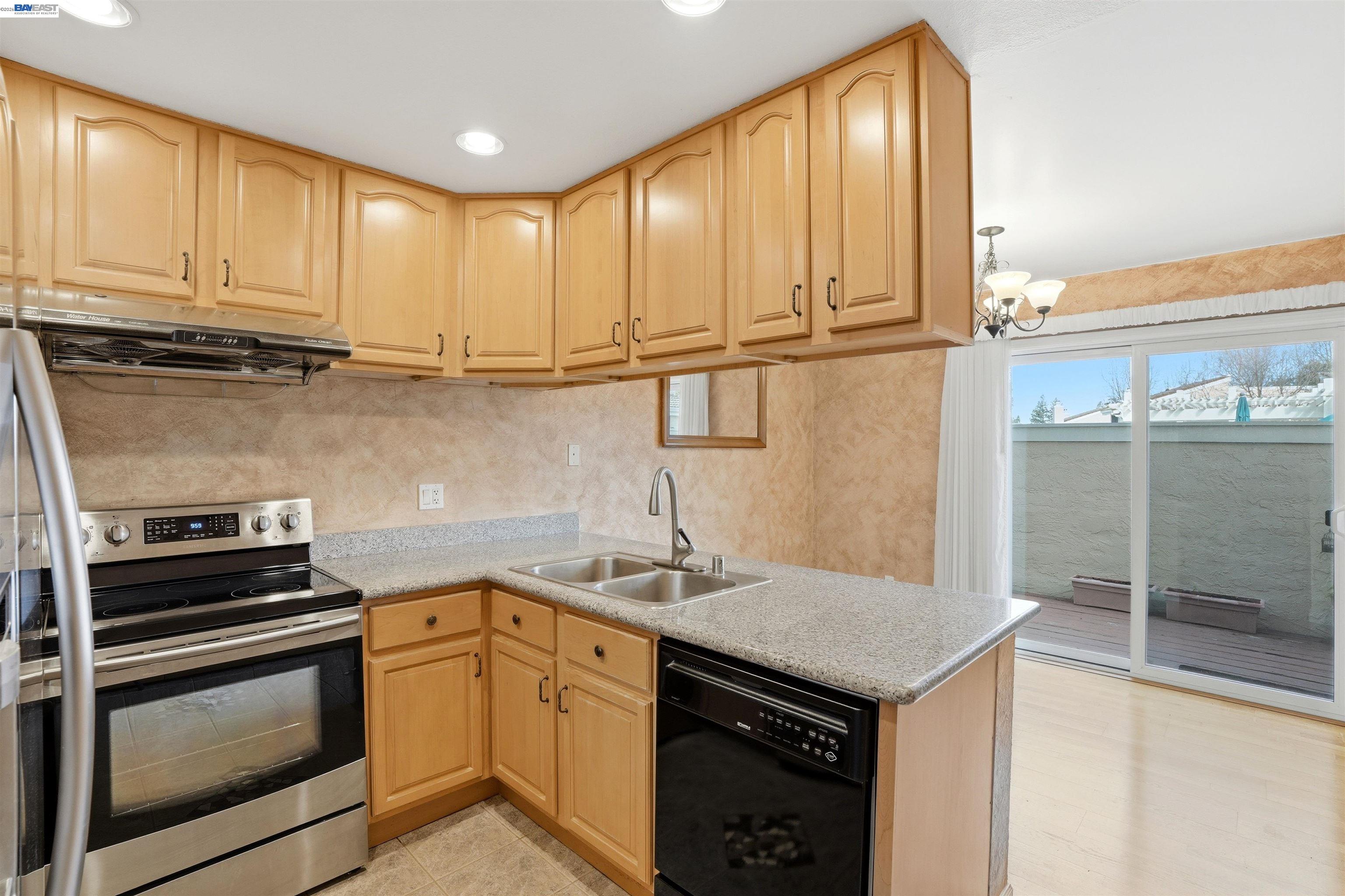 Detail Gallery Image 16 of 48 For 685 Palomino Dr #D,  Pleasanton,  CA 94566 - 2 Beds | 2 Baths