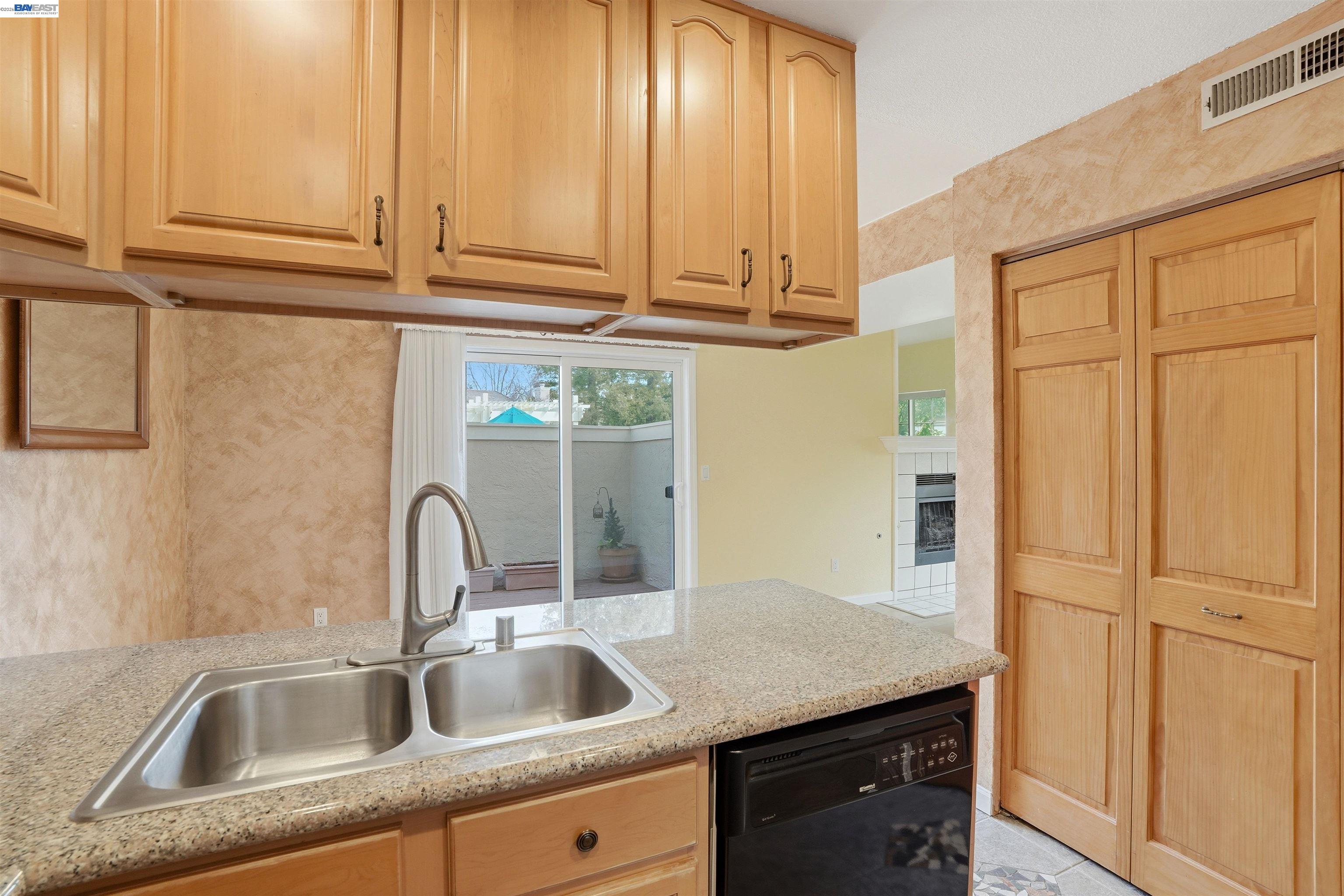 Detail Gallery Image 18 of 48 For 685 Palomino Dr #D,  Pleasanton,  CA 94566 - 2 Beds | 2 Baths