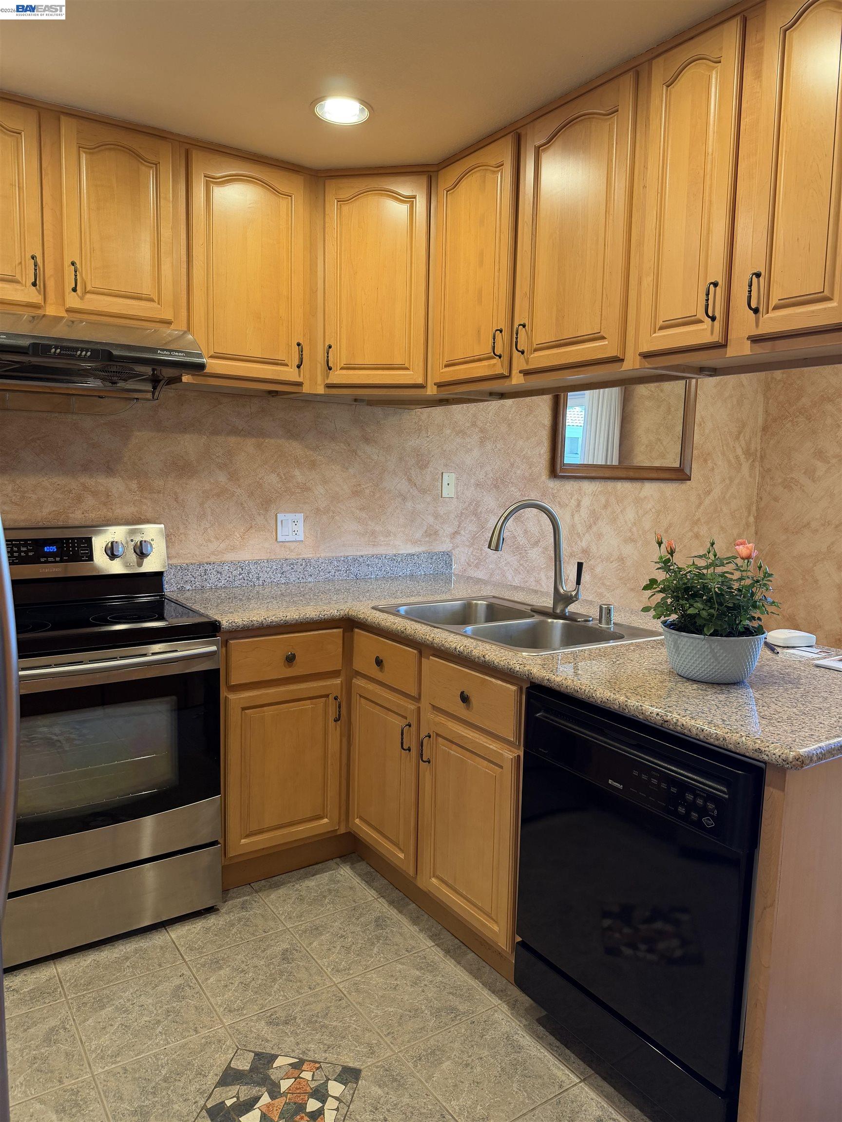 Detail Gallery Image 22 of 48 For 685 Palomino Dr #D,  Pleasanton,  CA 94566 - 2 Beds | 2 Baths