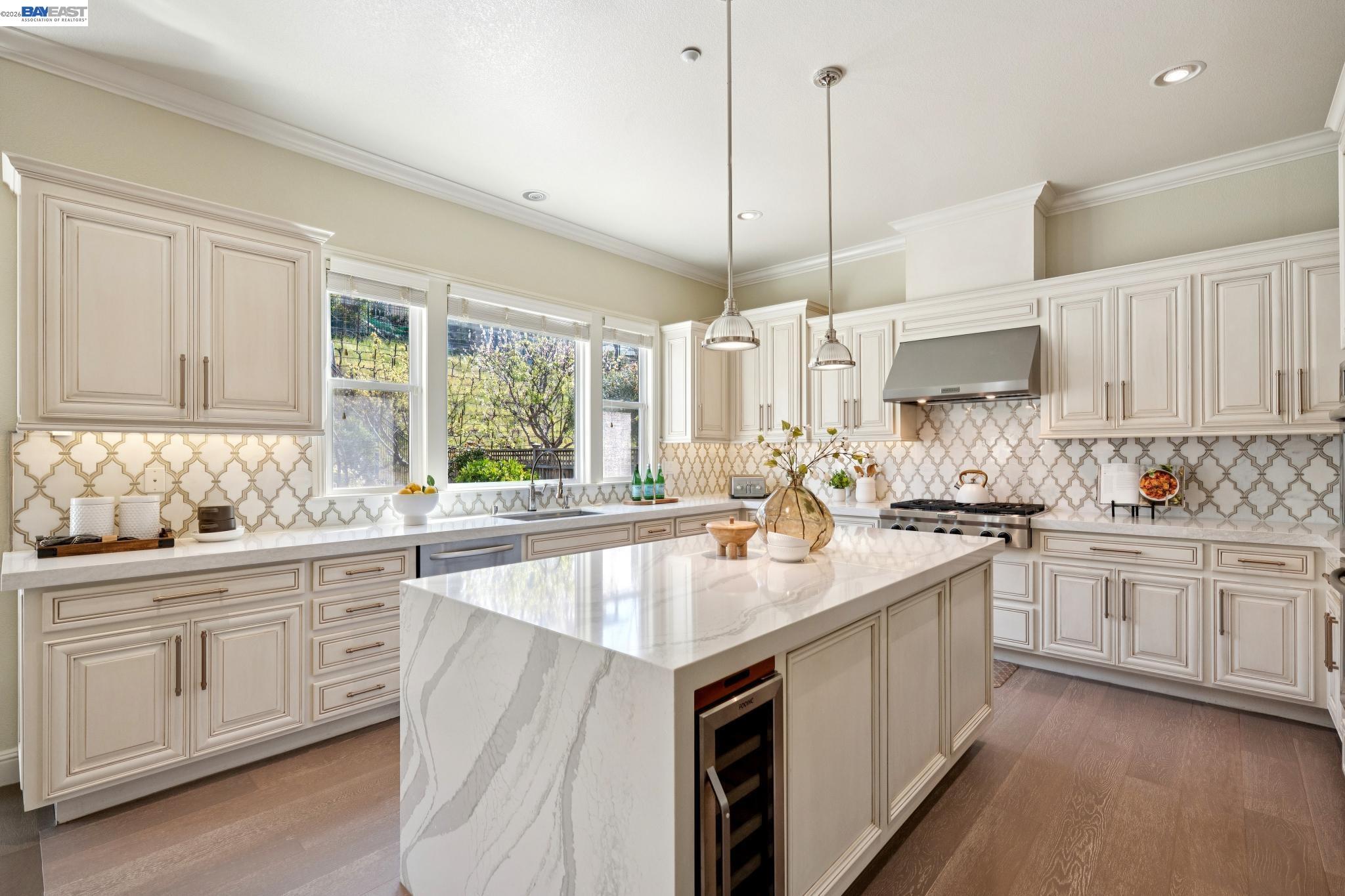 Detail Gallery Image 2 of 57 For 130 Arundel Dr, Hayward,  CA 94542 - 4 Beds | 3/1 Baths