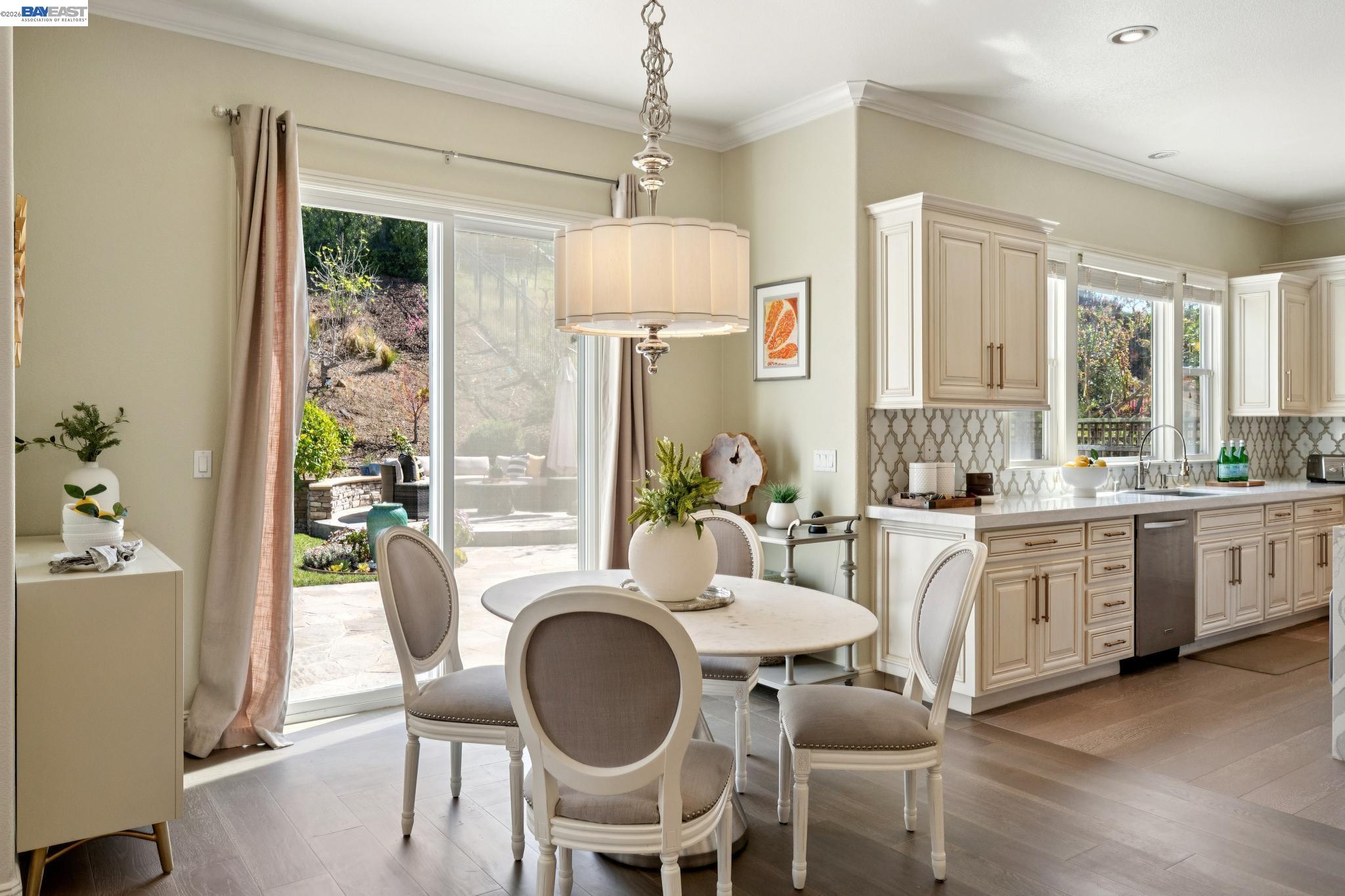 Detail Gallery Image 11 of 57 For 130 Arundel Dr, Hayward,  CA 94542 - 4 Beds | 3/1 Baths