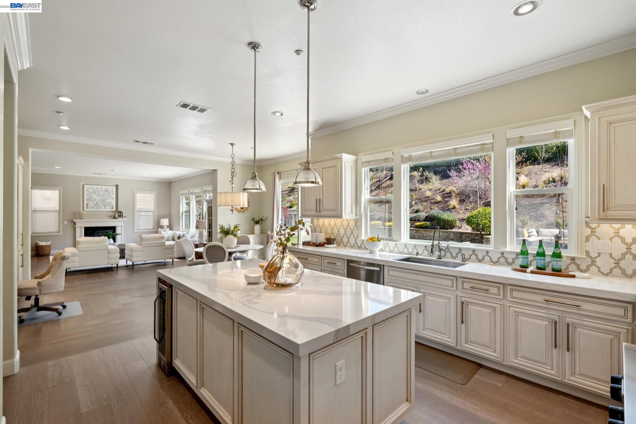 Detail Gallery Image 13 of 57 For 130 Arundel Dr, Hayward,  CA 94542 - 4 Beds | 3/1 Baths