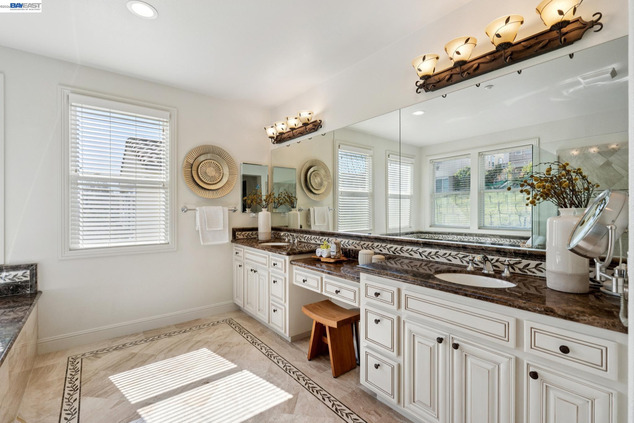 Detail Gallery Image 25 of 57 For 130 Arundel Dr, Hayward,  CA 94542 - 4 Beds | 3/1 Baths