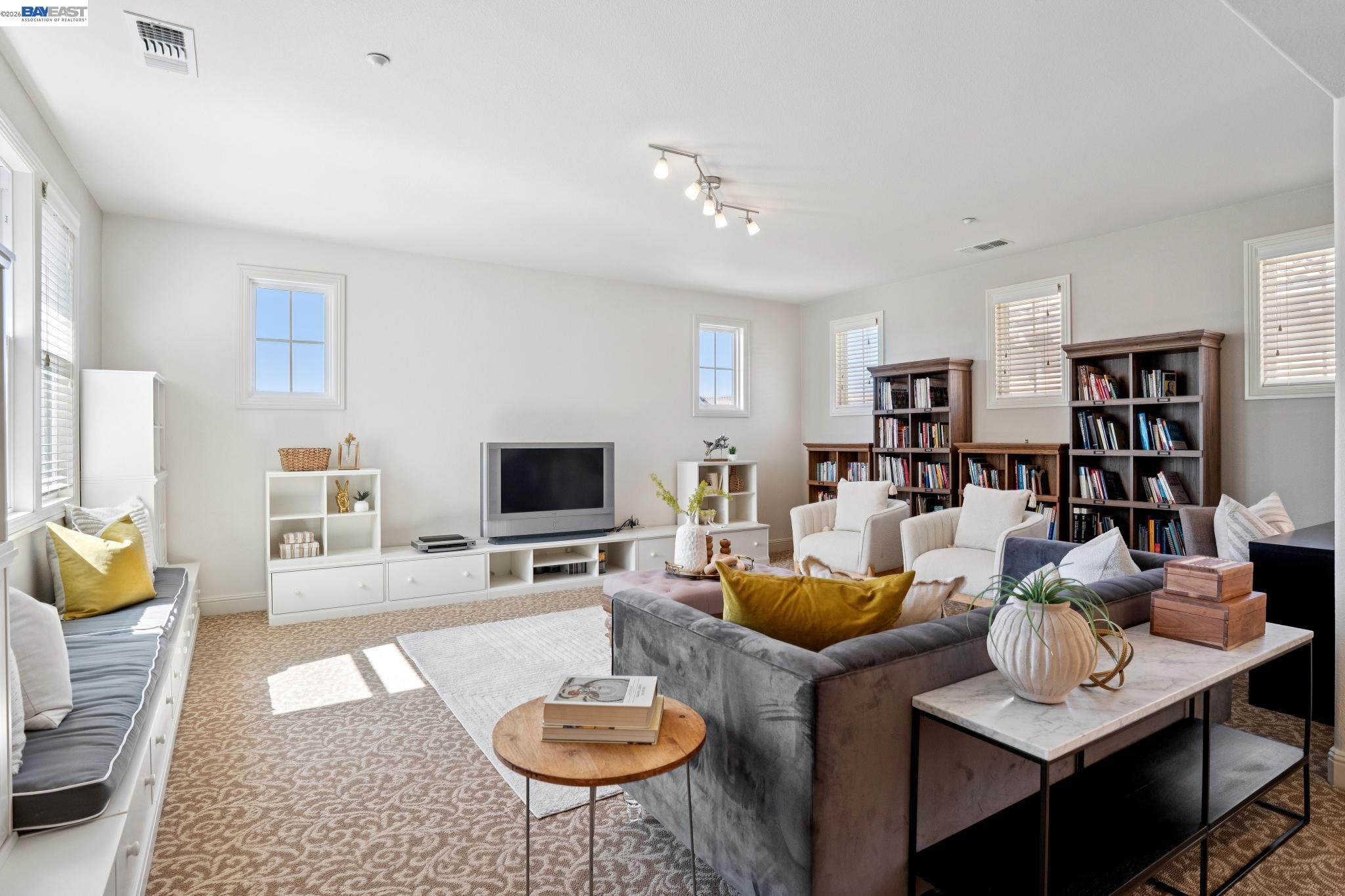 Detail Gallery Image 35 of 57 For 130 Arundel Dr, Hayward,  CA 94542 - 4 Beds | 3/1 Baths