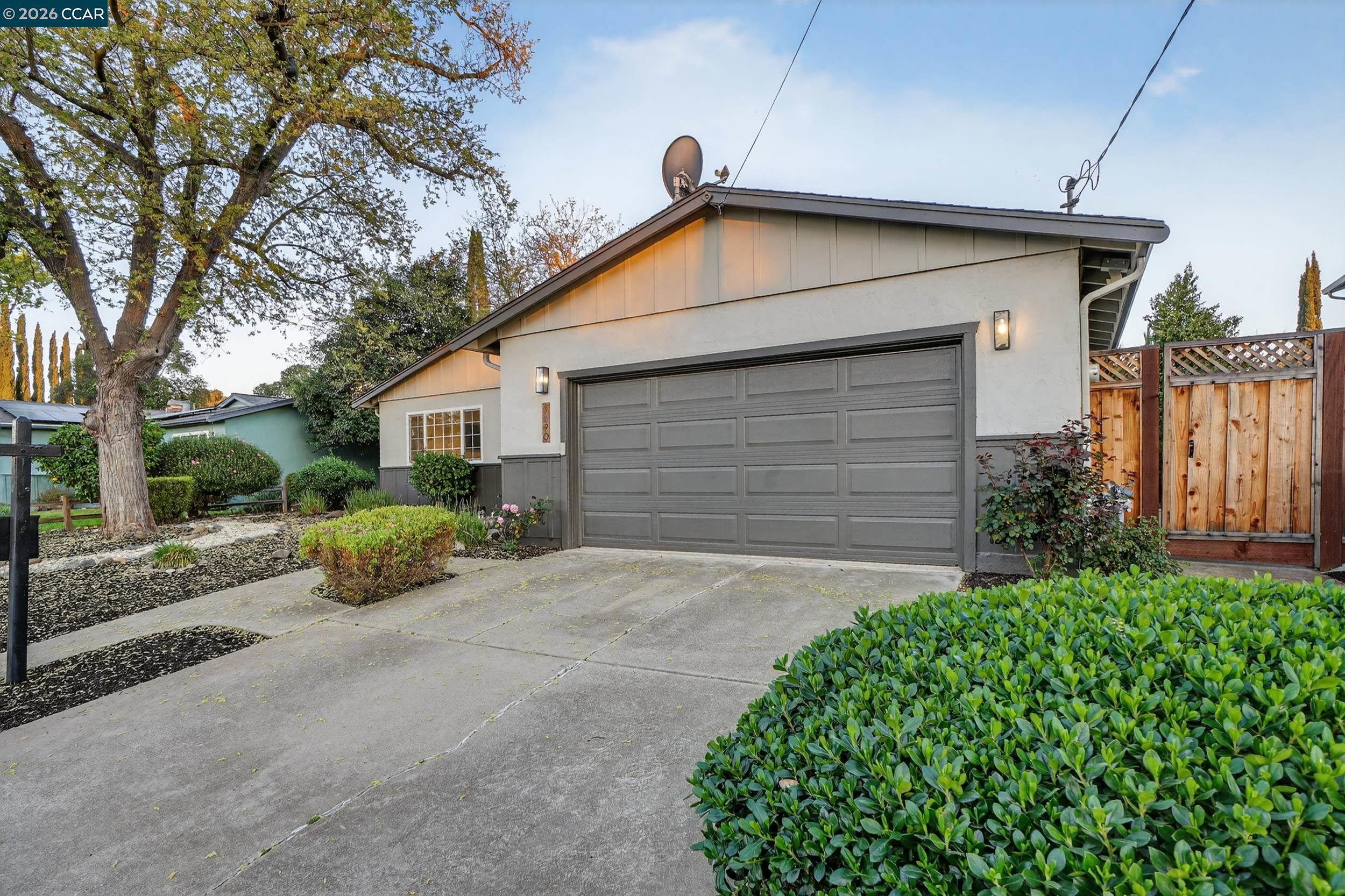 Detail Gallery Image 2 of 42 For 1590 Laverne Way, Concord,  CA 94521 - 3 Beds | 2 Baths