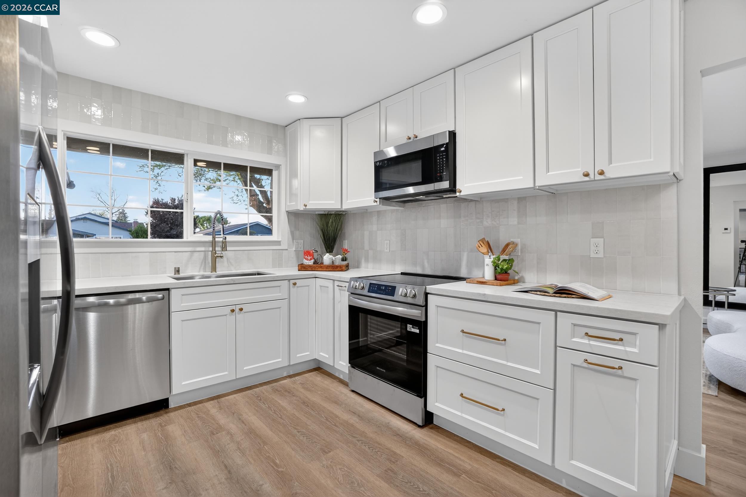 Detail Gallery Image 12 of 42 For 1590 Laverne Way, Concord,  CA 94521 - 3 Beds | 2 Baths