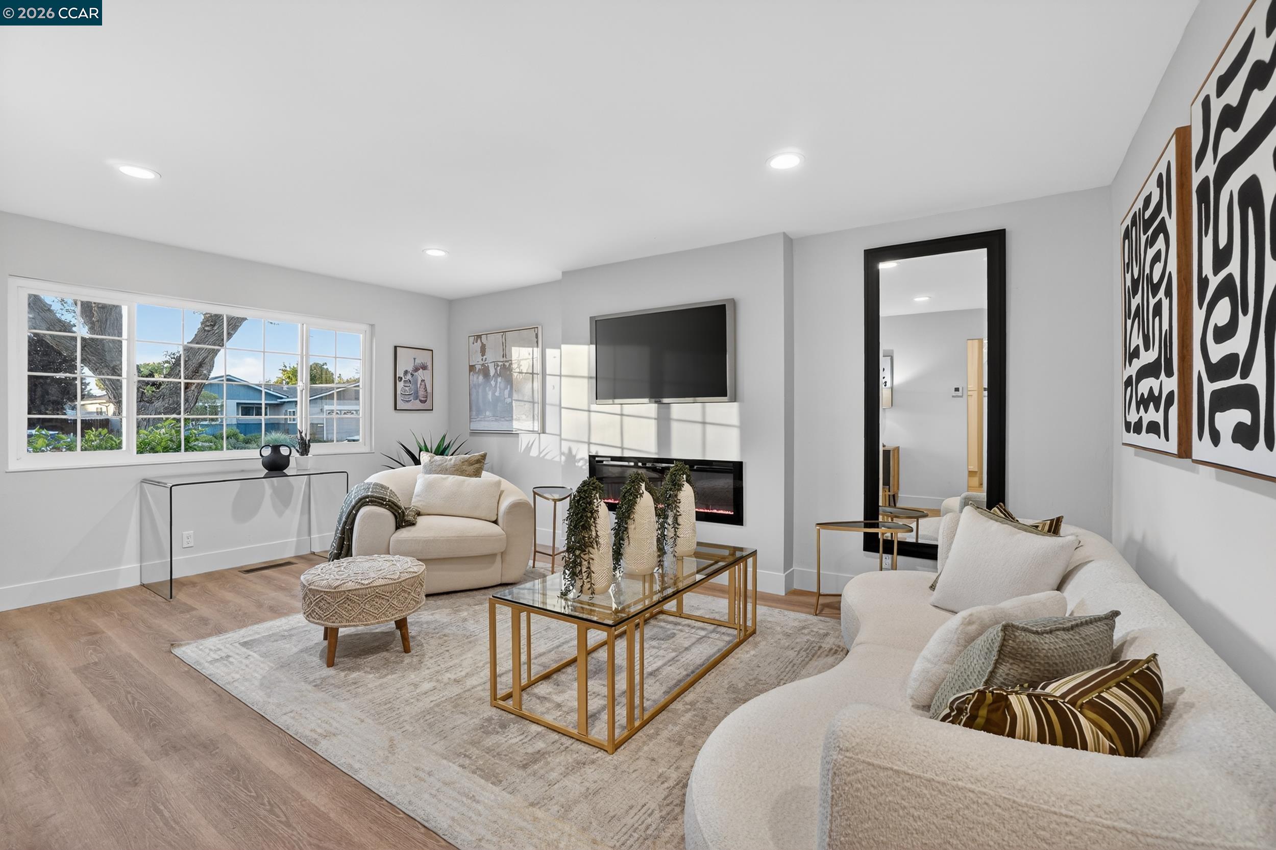 Detail Gallery Image 7 of 42 For 1590 Laverne Way, Concord,  CA 94521 - 3 Beds | 2 Baths