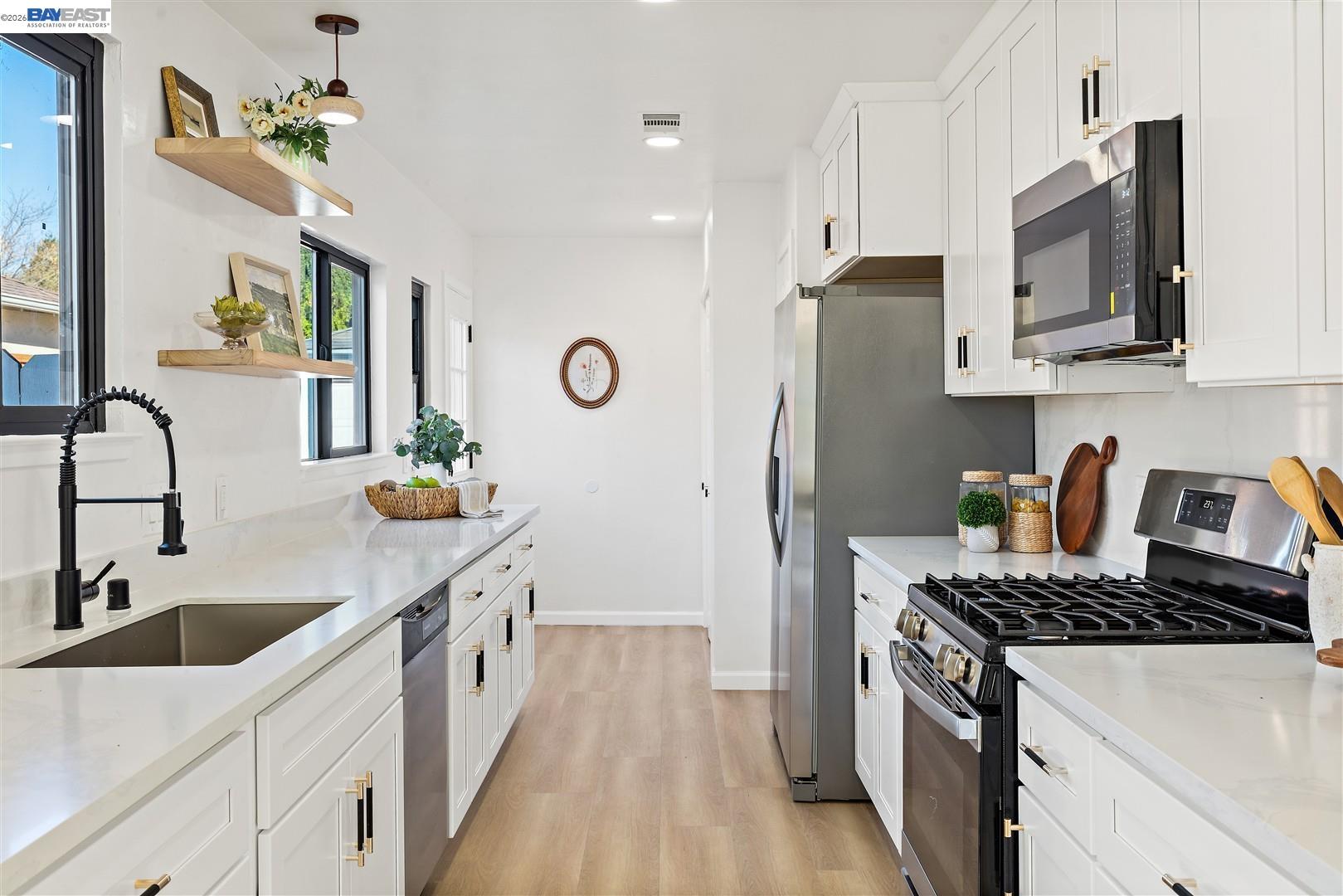 Detail Gallery Image 12 of 47 For 21928 Baywood Ave, Castro Valley,  CA 94546 - 3 Beds | 2/1 Baths