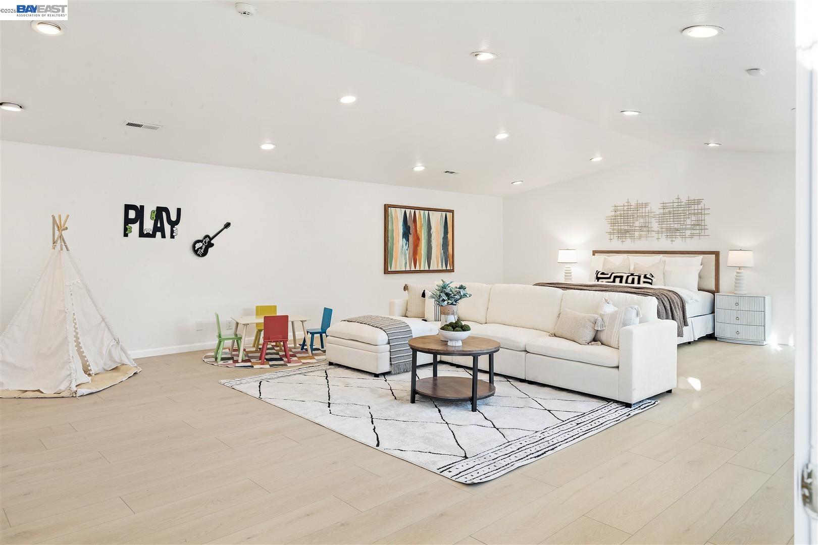 Detail Gallery Image 23 of 47 For 21928 Baywood Ave, Castro Valley,  CA 94546 - 3 Beds | 2/1 Baths