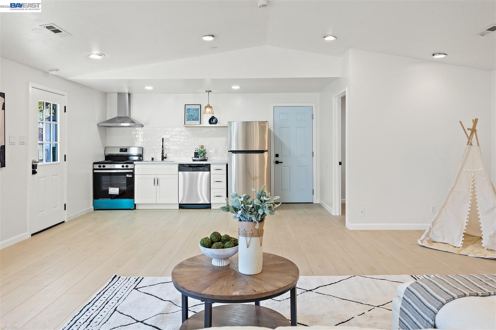 Detail Gallery Image 27 of 47 For 21928 Baywood Ave, Castro Valley,  CA 94546 - 3 Beds | 2/1 Baths