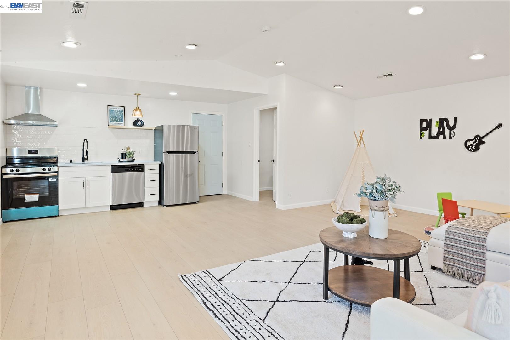 Detail Gallery Image 28 of 47 For 21928 Baywood Ave, Castro Valley,  CA 94546 - 3 Beds | 2/1 Baths