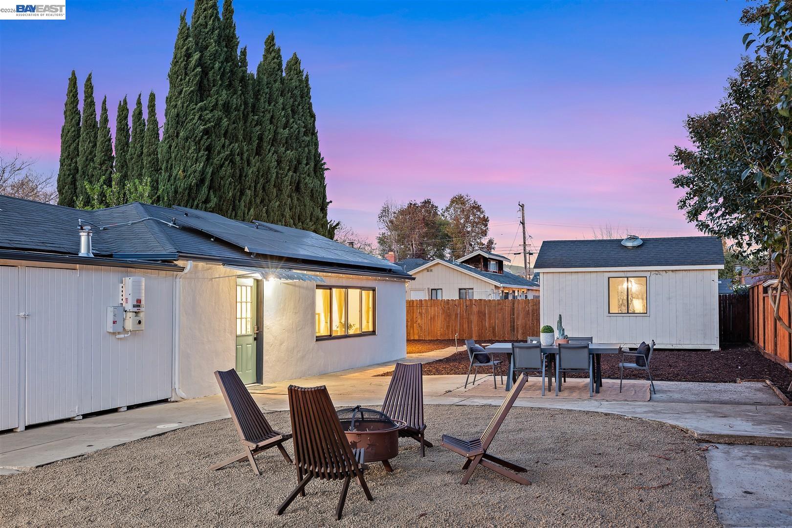 Detail Gallery Image 33 of 47 For 21928 Baywood Ave, Castro Valley,  CA 94546 - 3 Beds | 2/1 Baths