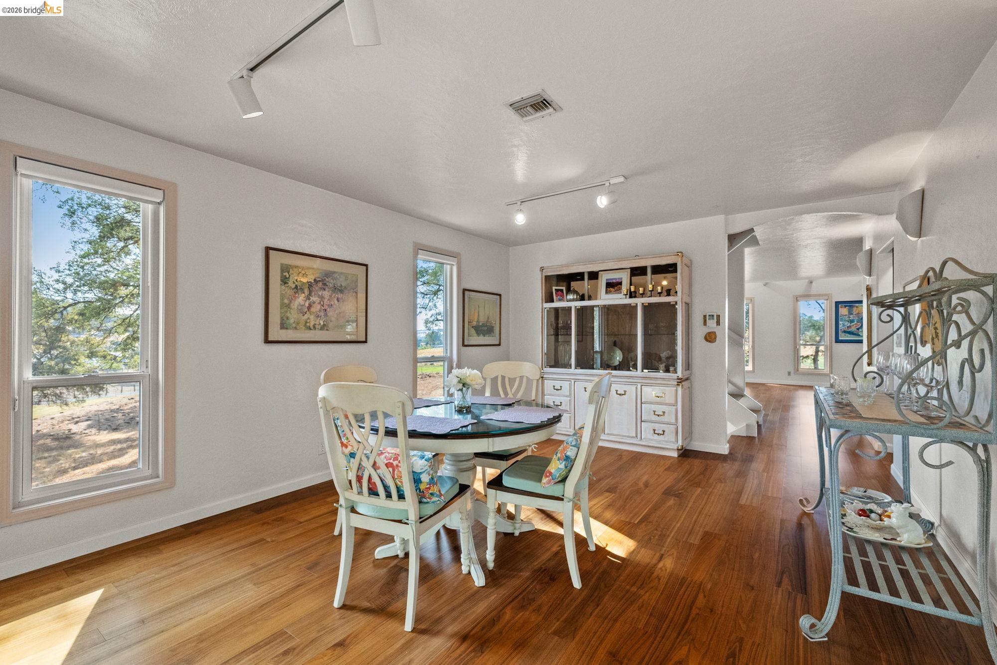 Detail Gallery Image 14 of 53 For 10566 Thistledown, Jamestown,  CA 95327-9532 - 5 Beds | 2 Baths