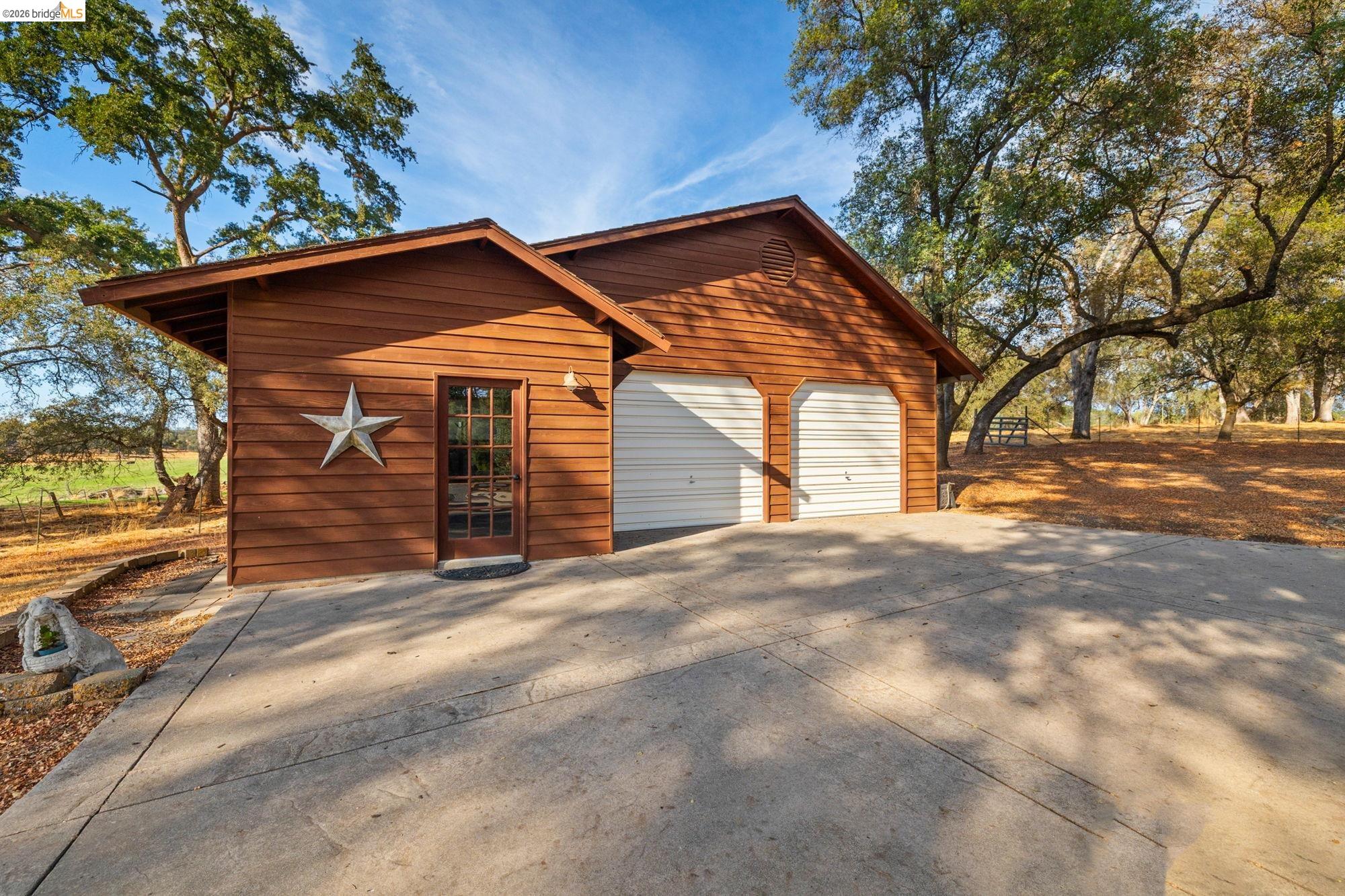 Detail Gallery Image 3 of 53 For 10566 Thistledown, Jamestown,  CA 95327-9532 - 5 Beds | 2 Baths