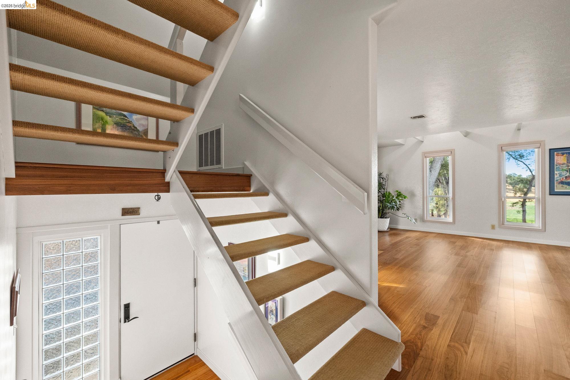 Detail Gallery Image 5 of 53 For 10566 Thistledown, Jamestown,  CA 95327-9532 - 5 Beds | 2 Baths