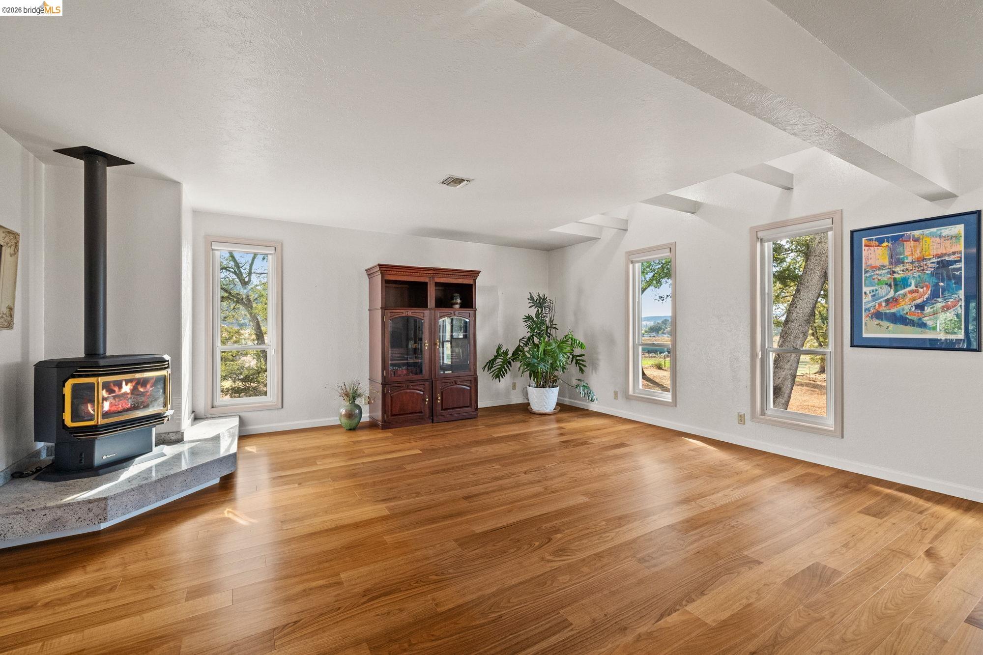 Detail Gallery Image 9 of 53 For 10566 Thistledown, Jamestown,  CA 95327-9532 - 5 Beds | 2 Baths