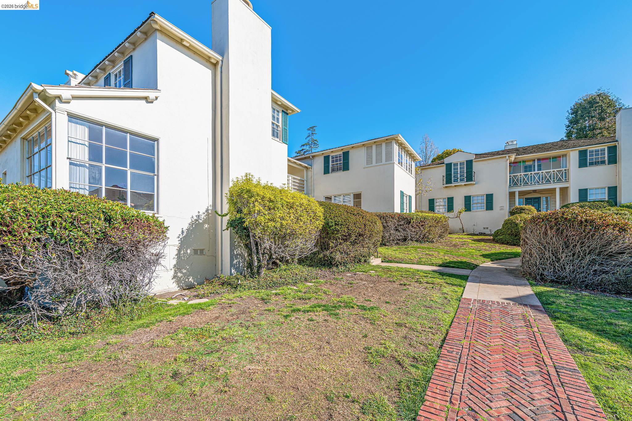 Detail Gallery Image 11 of 50 For 1739 Spruce Street, Berkeley,  CA 94709-1717 - – Beds | – Baths