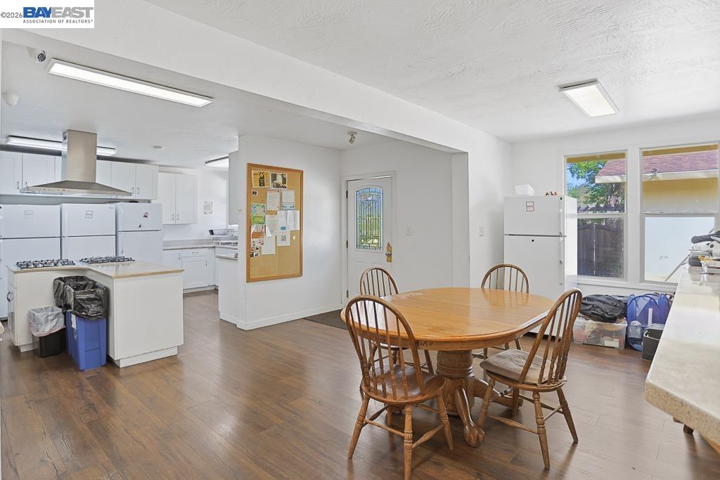 Detail Gallery Image 2 of 38 For 179 Los Ranchitos Rd, San Rafael,  CA 94903 - – Beds | – Baths