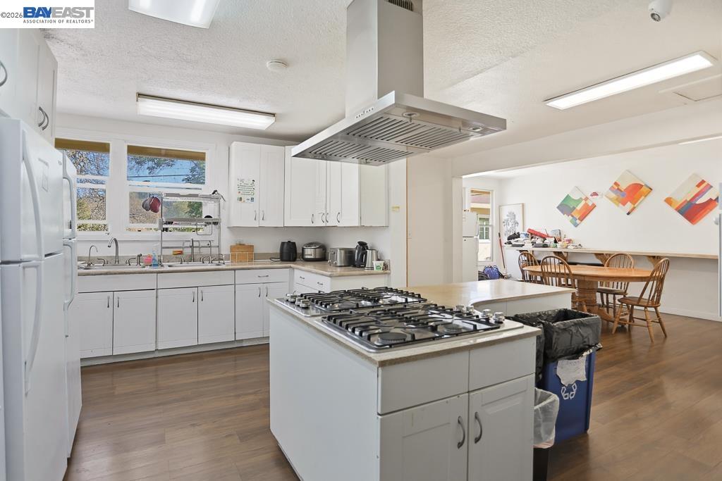 Detail Gallery Image 3 of 38 For 179 Los Ranchitos Rd, San Rafael,  CA 94903 - – Beds | – Baths