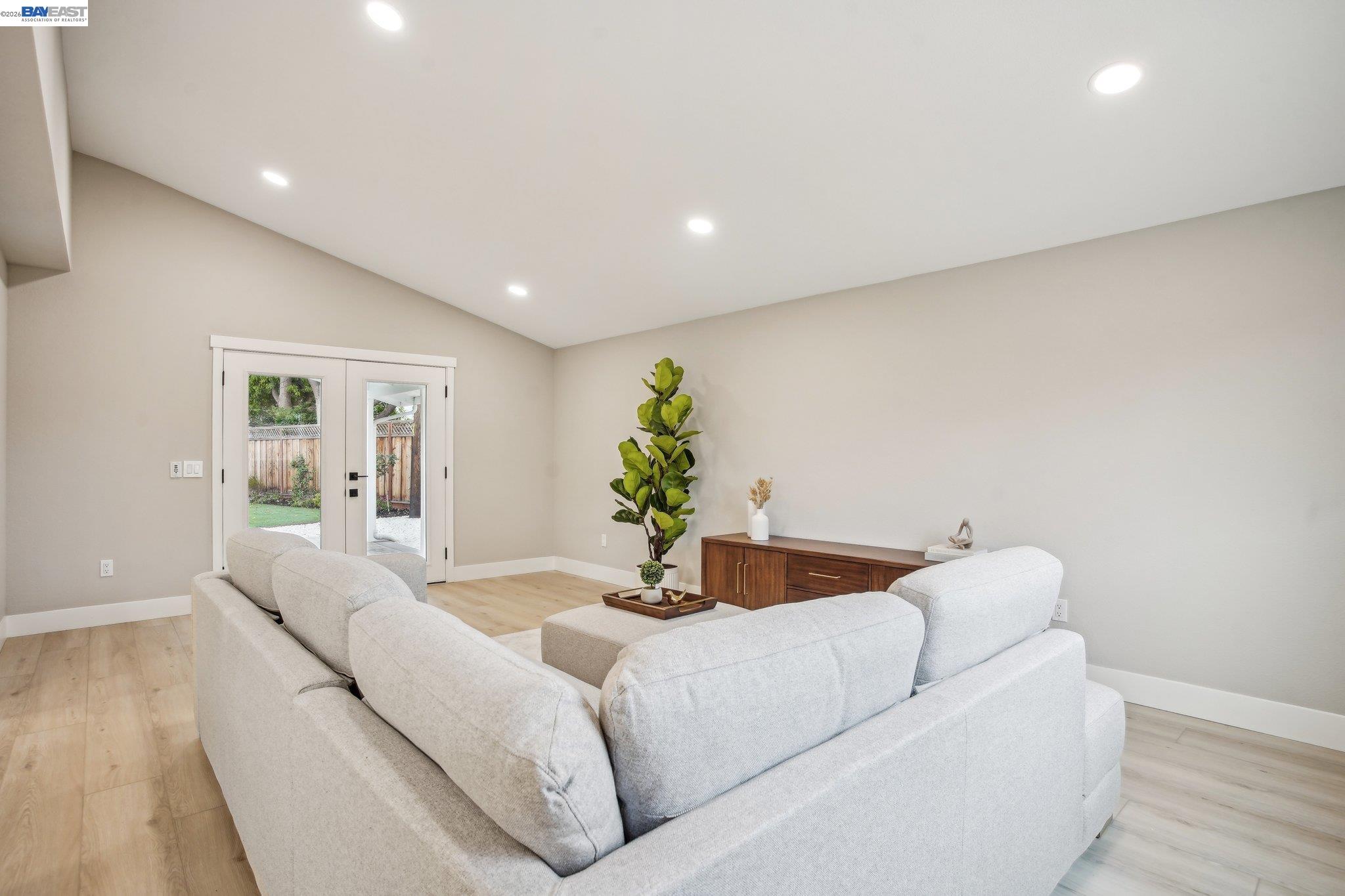 Detail Gallery Image 14 of 43 For 5169 Lillian Ct, Livermore,  CA 94550 - 4 Beds | 2 Baths