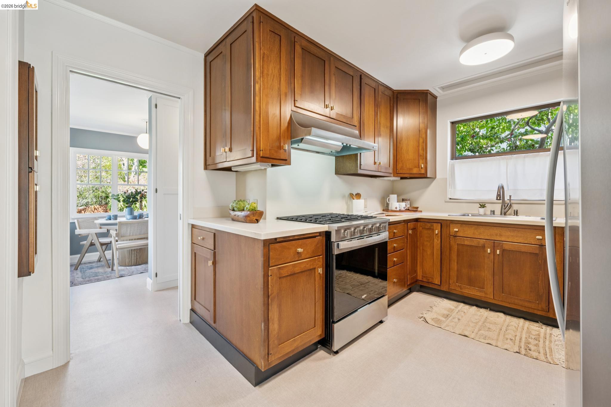 Detail Gallery Image 13 of 52 For 15 Blair Ave, Piedmont,  CA 94611 - 4 Beds | 2 Baths