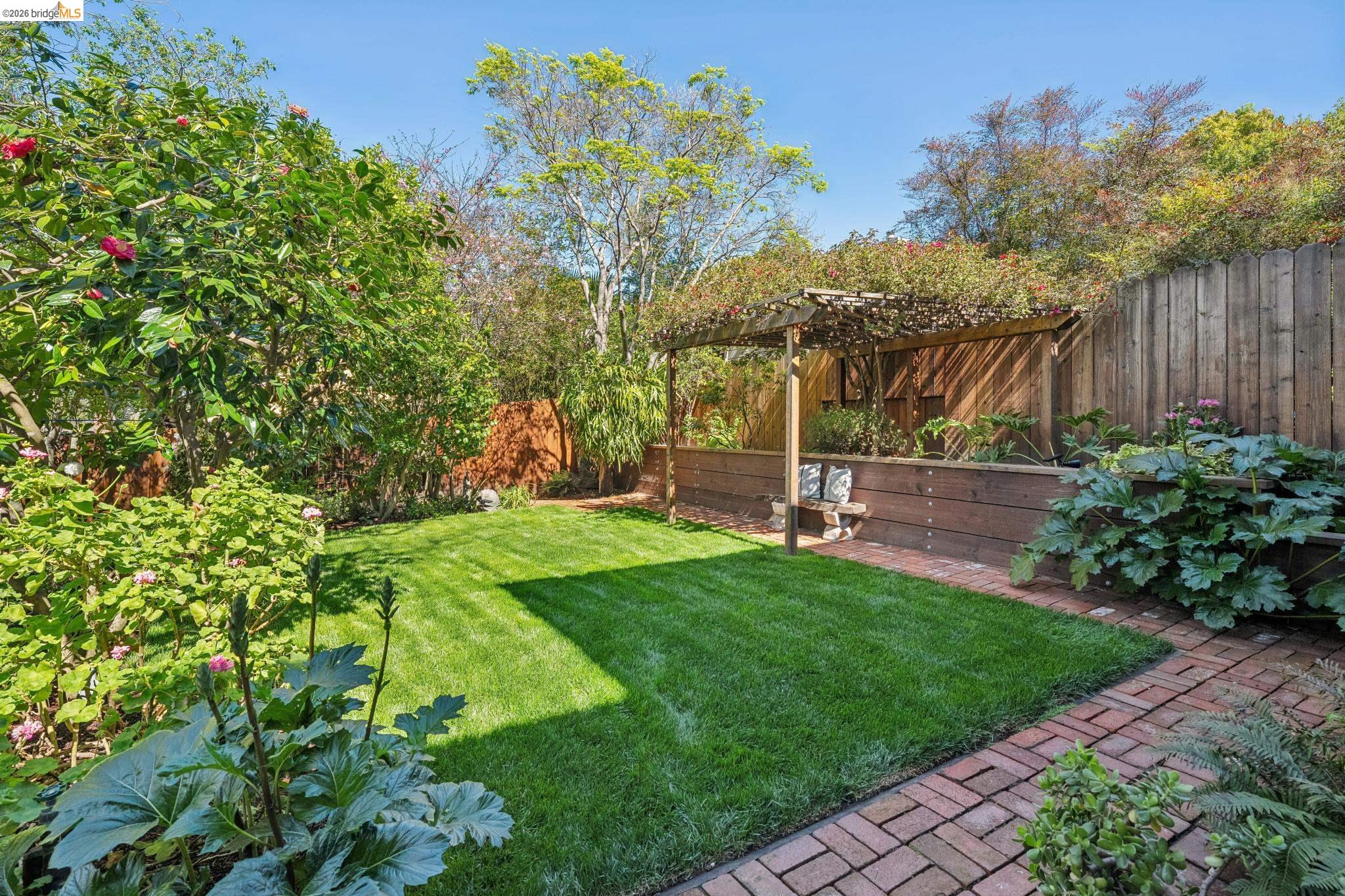 Detail Gallery Image 22 of 52 For 15 Blair Ave, Piedmont,  CA 94611 - 4 Beds | 2 Baths