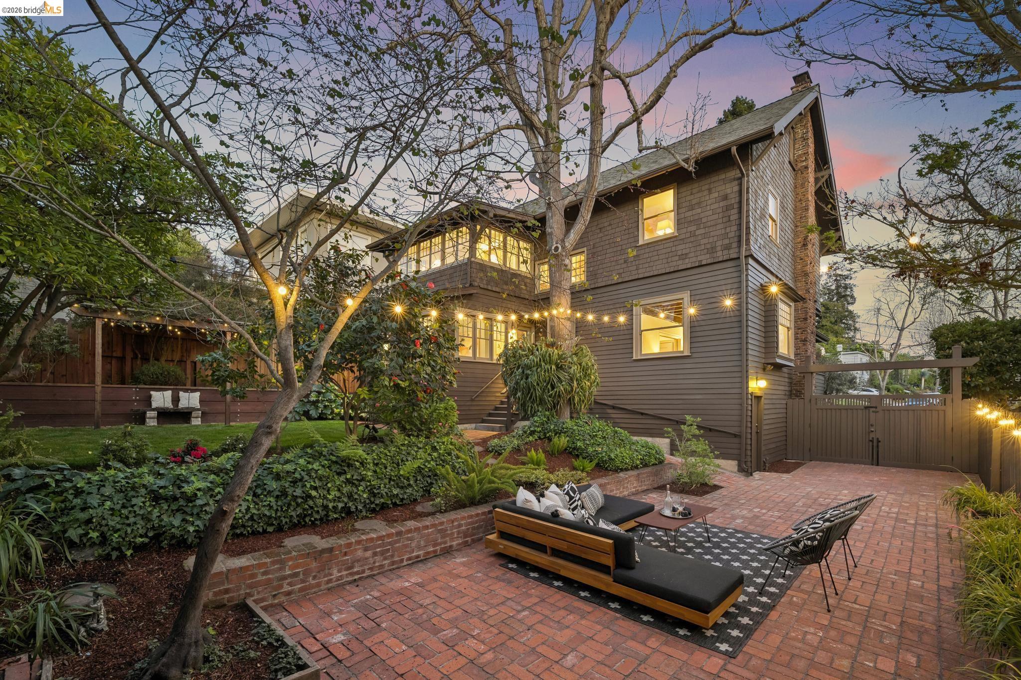 Detail Gallery Image 42 of 52 For 15 Blair Ave, Piedmont,  CA 94611 - 4 Beds | 2 Baths