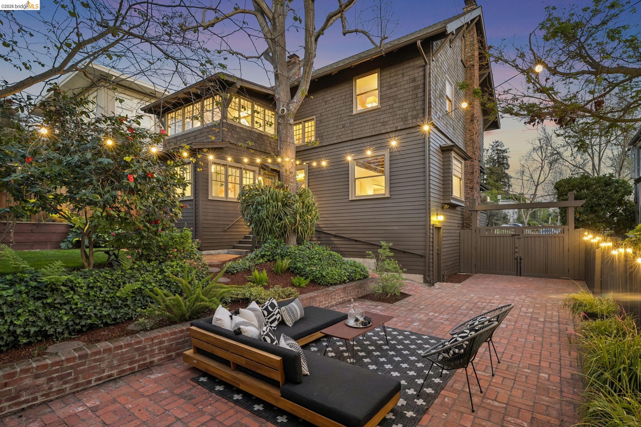 Detail Gallery Image 43 of 52 For 15 Blair Ave, Piedmont,  CA 94611 - 4 Beds | 2 Baths