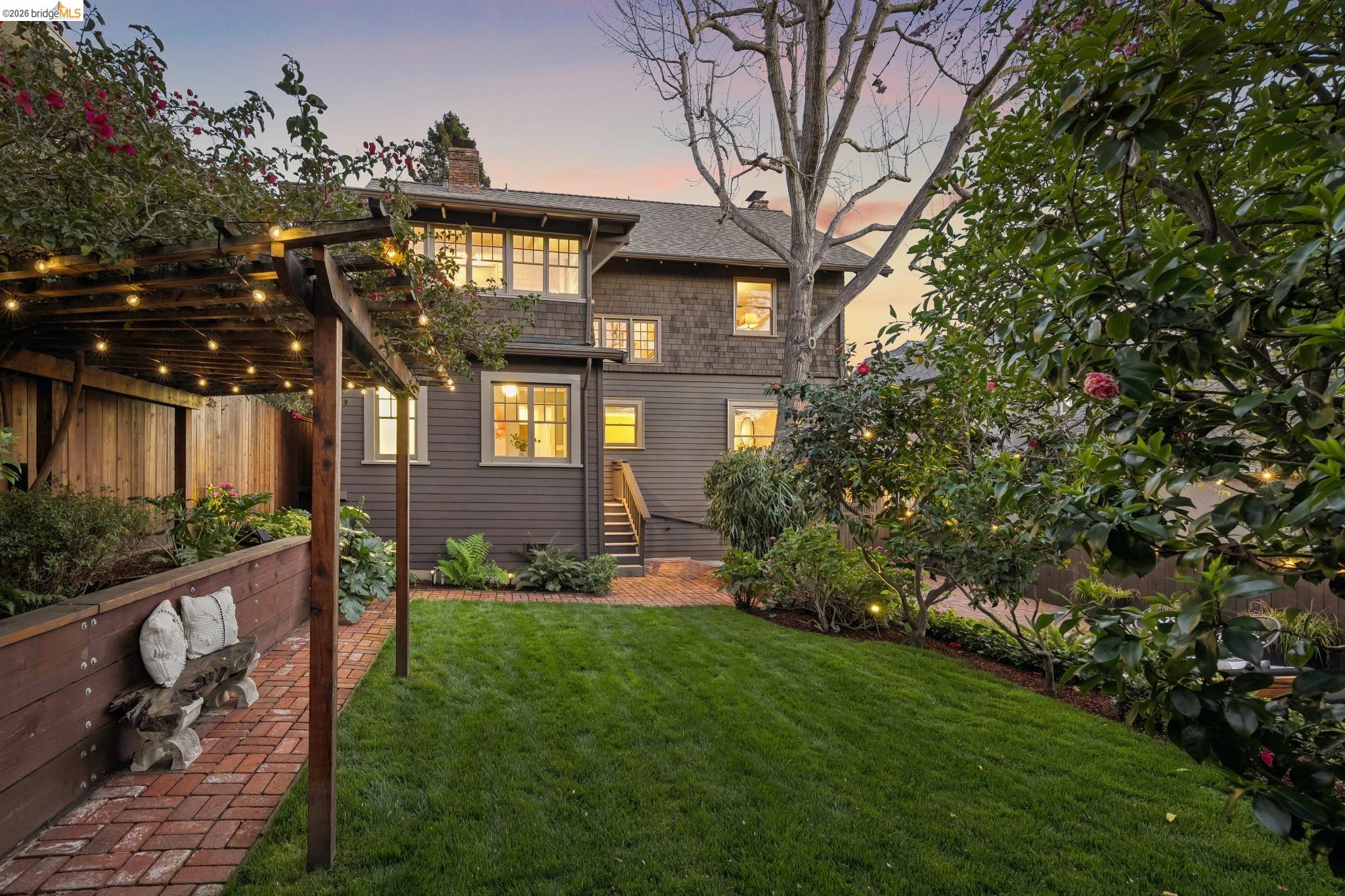 Detail Gallery Image 45 of 52 For 15 Blair Ave, Piedmont,  CA 94611 - 4 Beds | 2 Baths