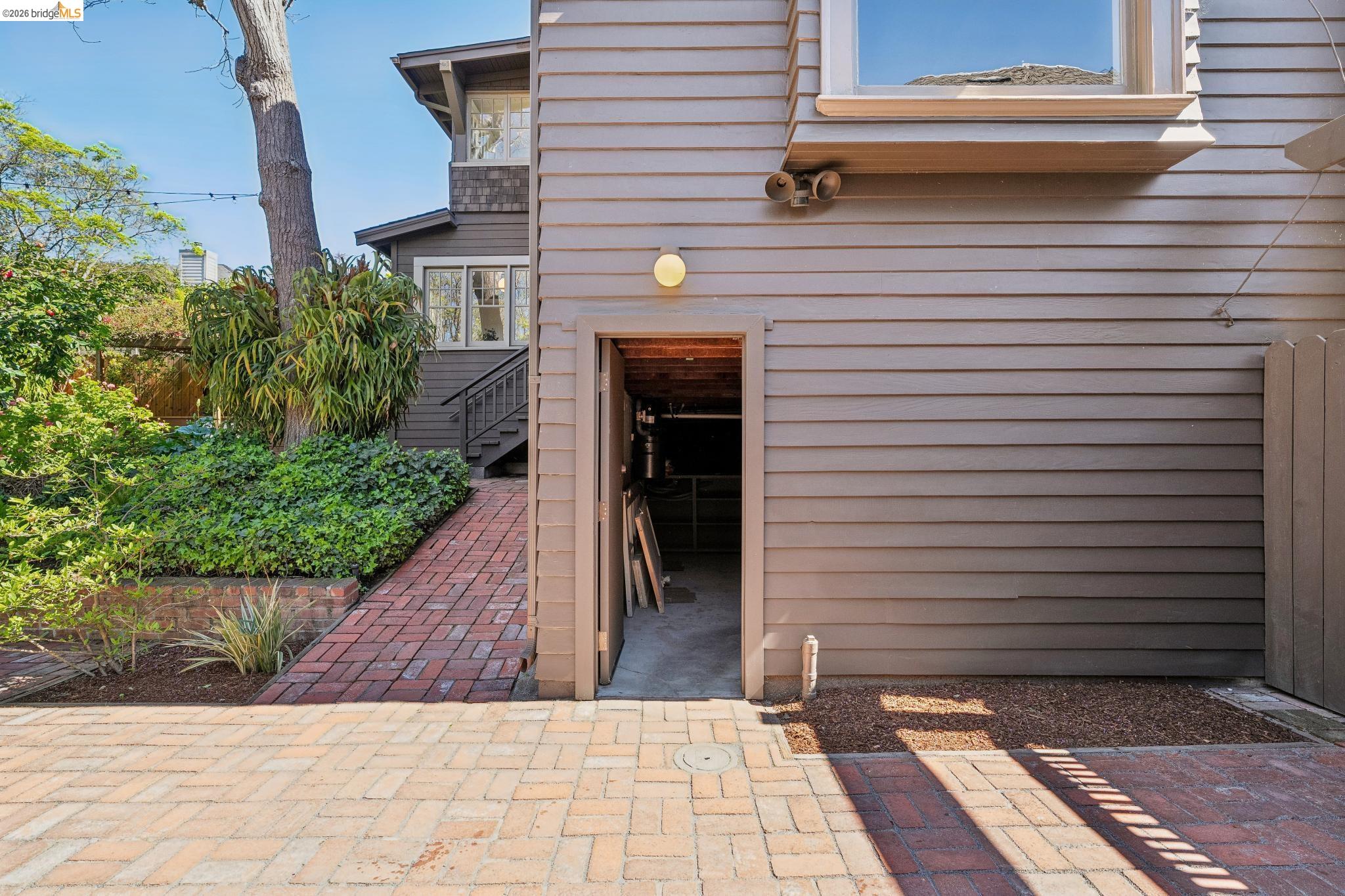 Detail Gallery Image 47 of 52 For 15 Blair Ave, Piedmont,  CA 94611 - 4 Beds | 2 Baths
