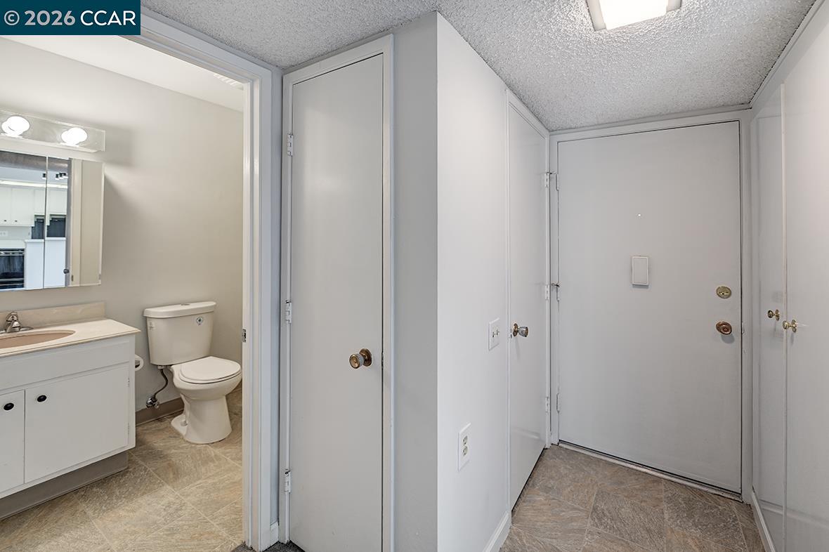 Detail Gallery Image 14 of 32 For 1312 Skycrest Dr #1,  Walnut Creek,  CA 94595 - 1 Beds | 1 Baths